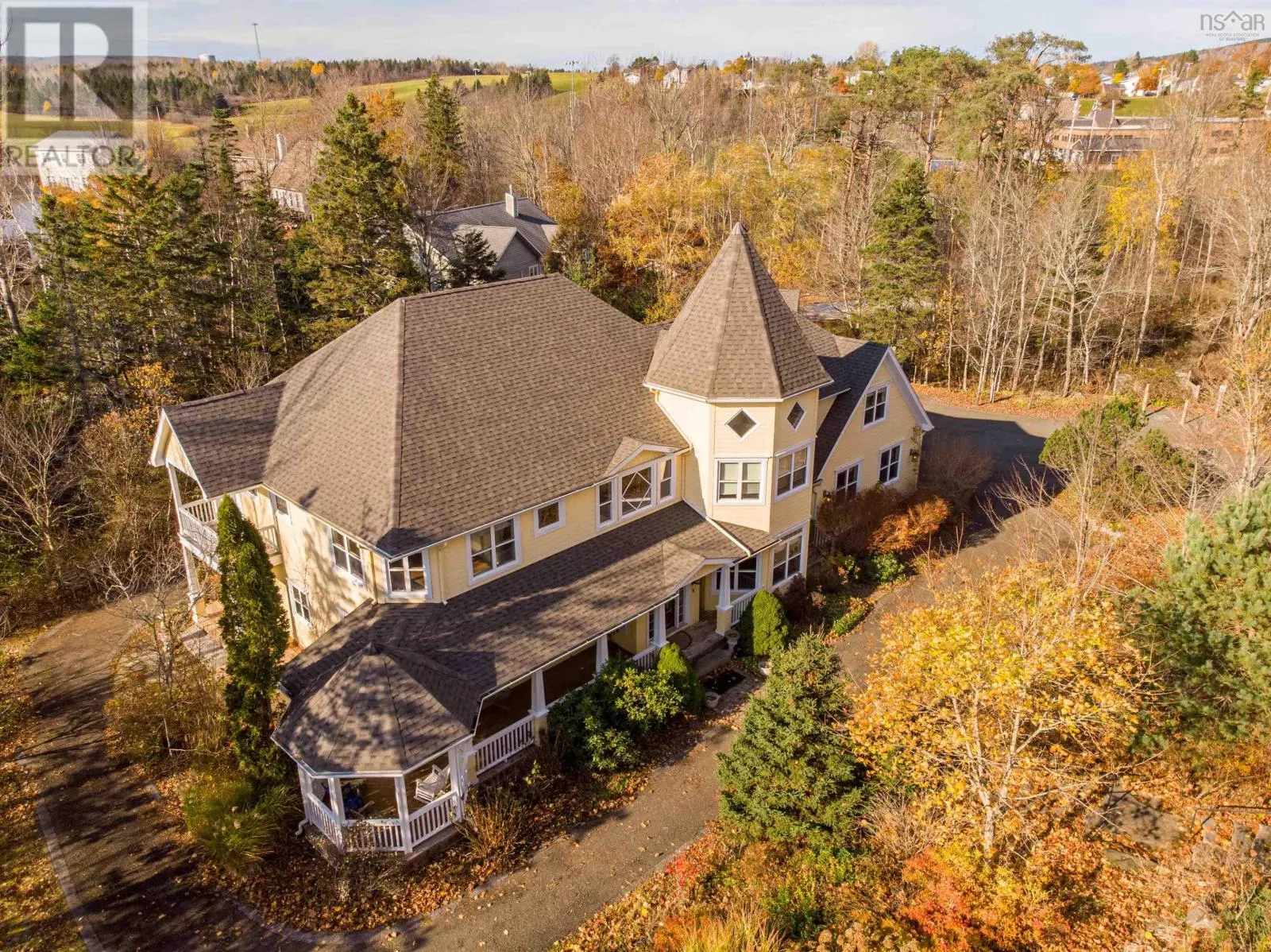 17 NICHOLSON COURT