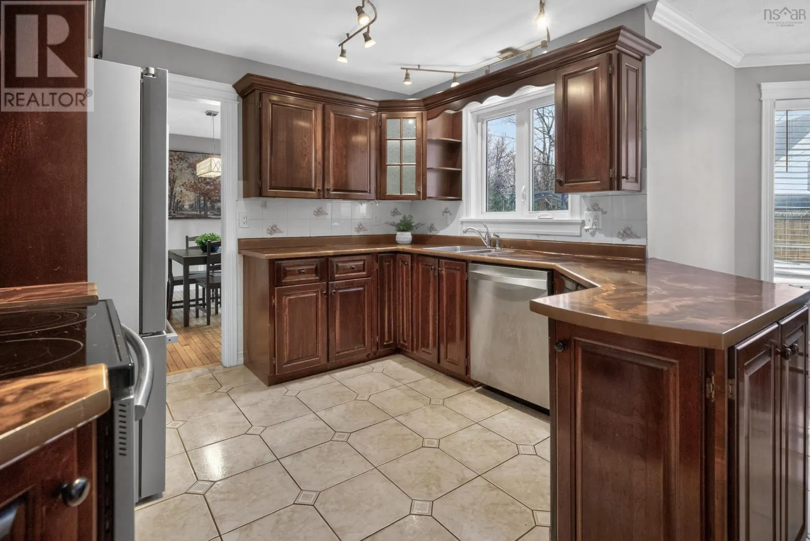 144 Pinewood Crescent