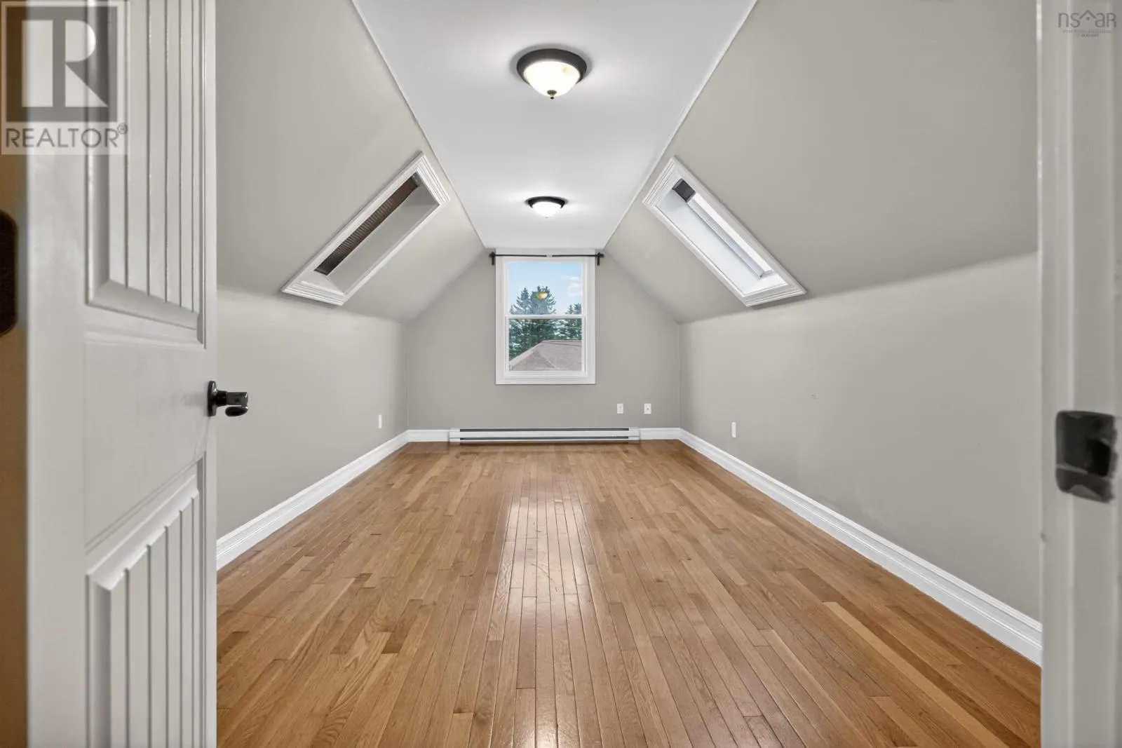 144 Pinewood Crescent