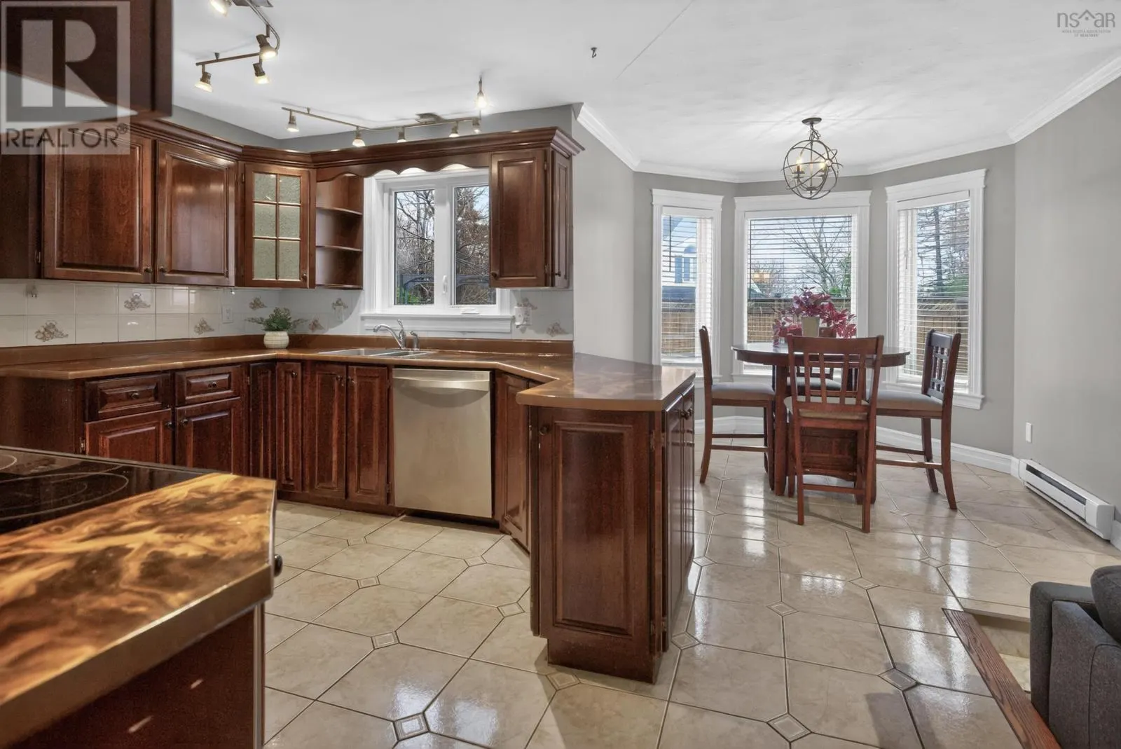 144 Pinewood Crescent