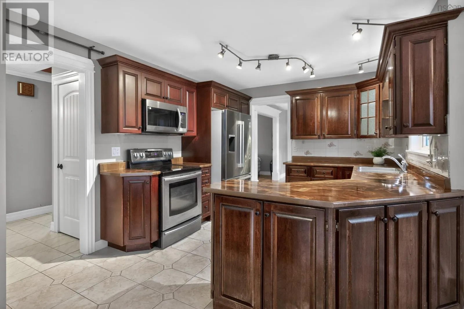 144 Pinewood Crescent