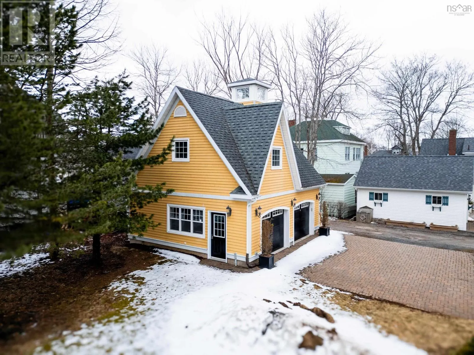 15 Whitney Avenue