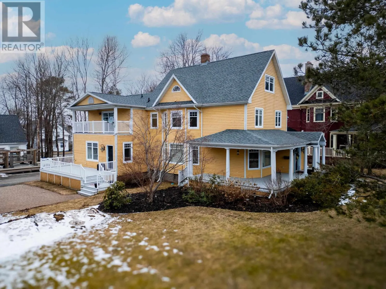 15 Whitney Avenue