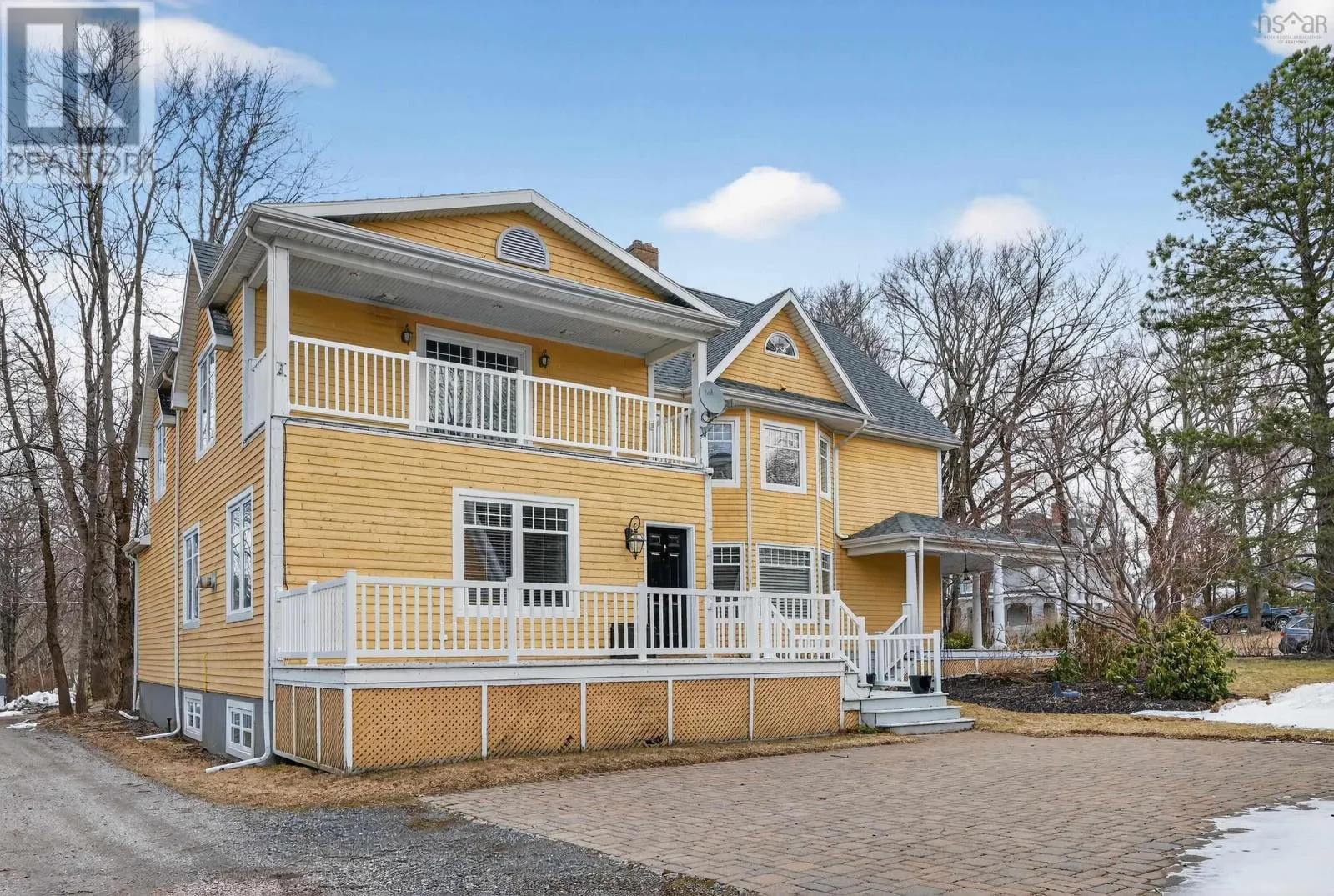 15 Whitney Avenue