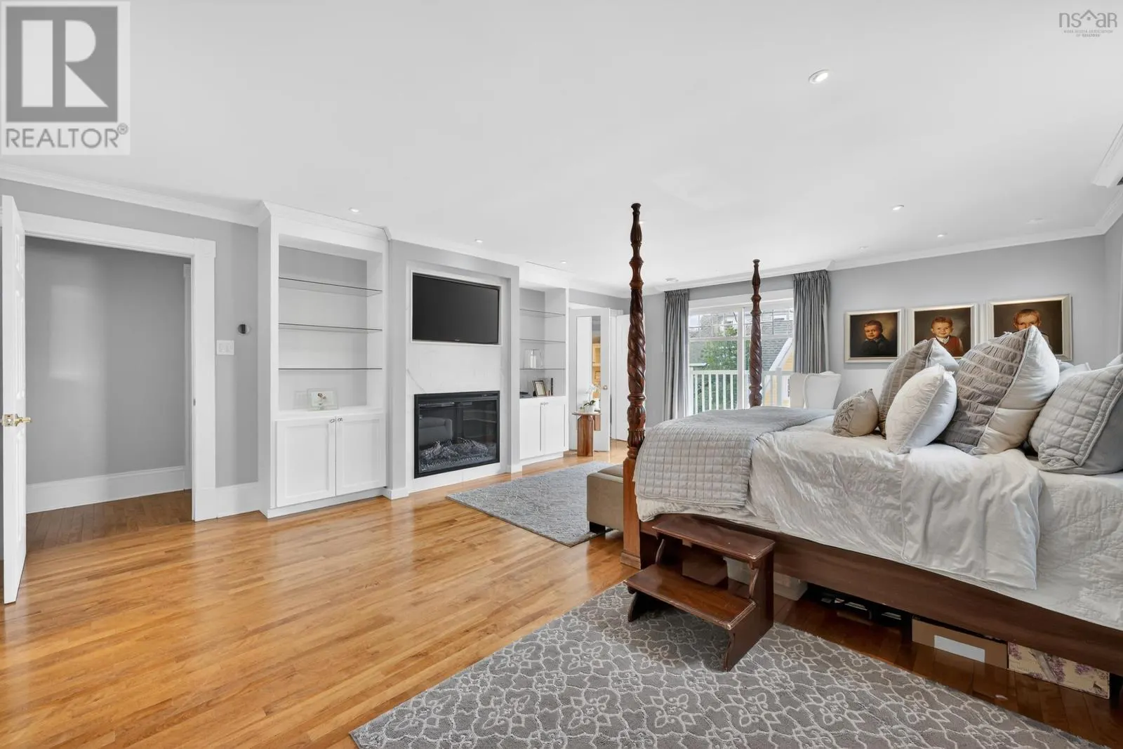 15 Whitney Avenue