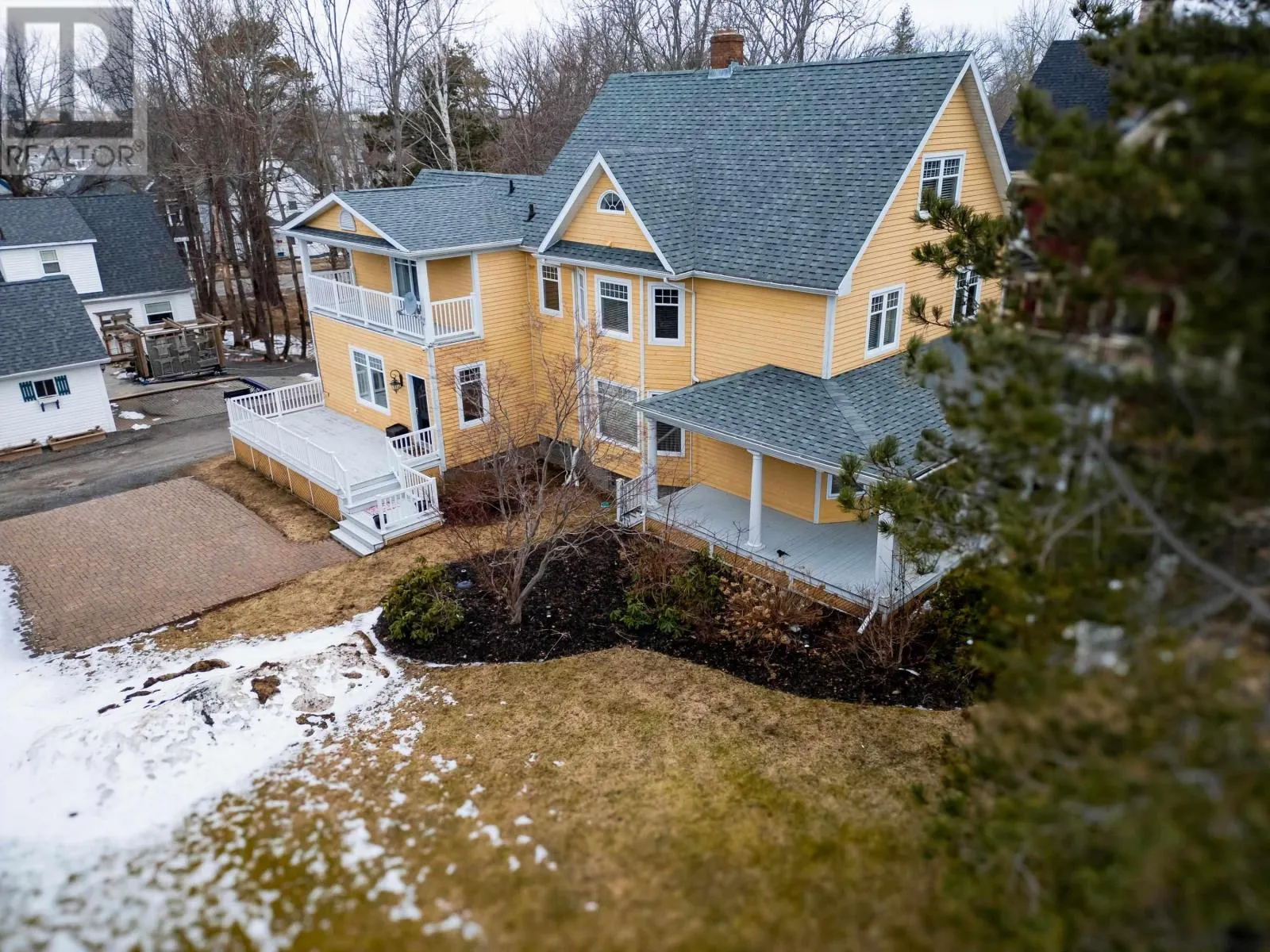 15 Whitney Avenue