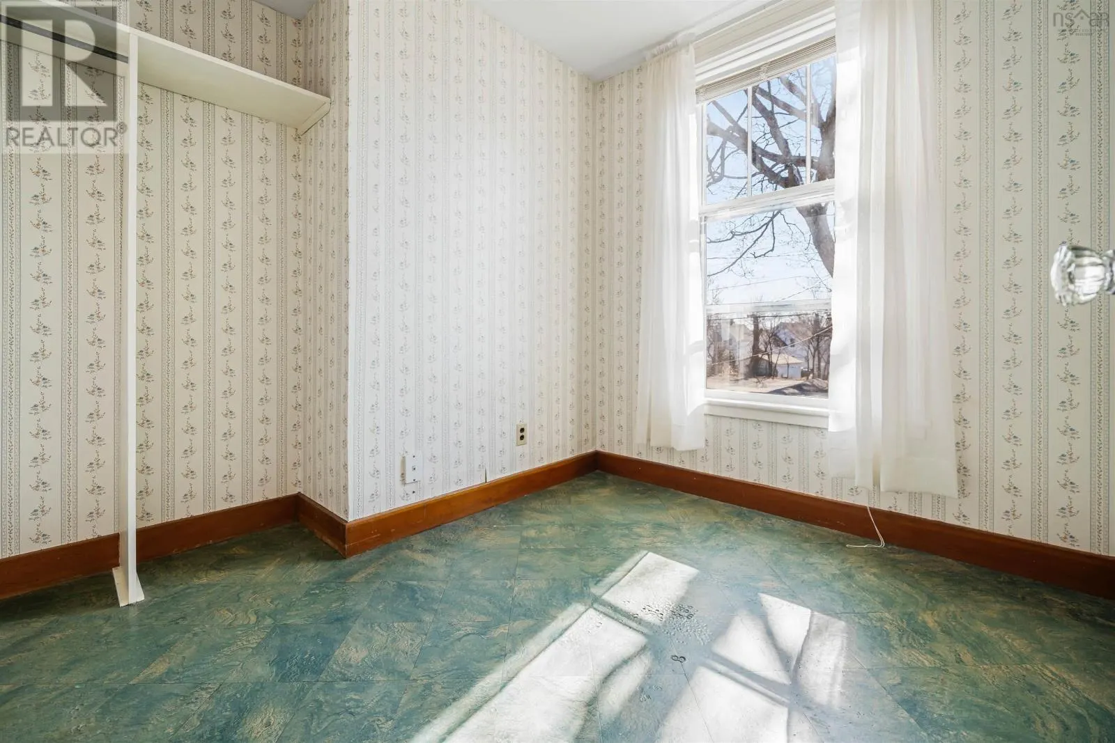 8 Robie Street