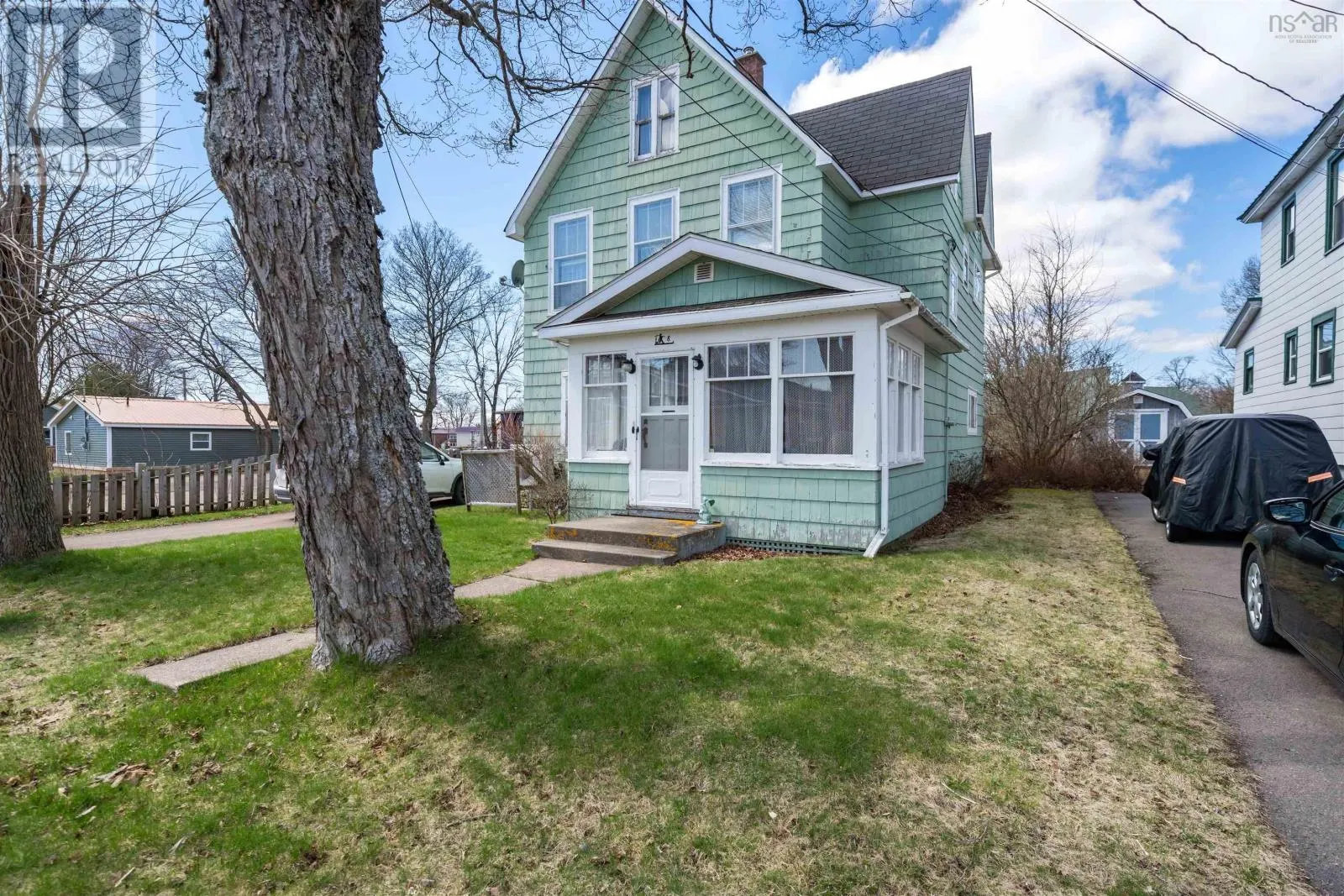 8 Robie Street