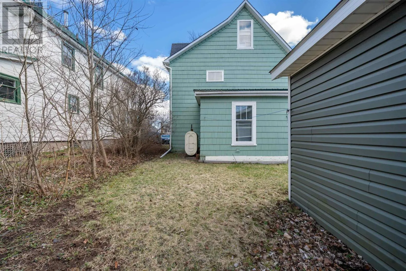 8 Robie Street