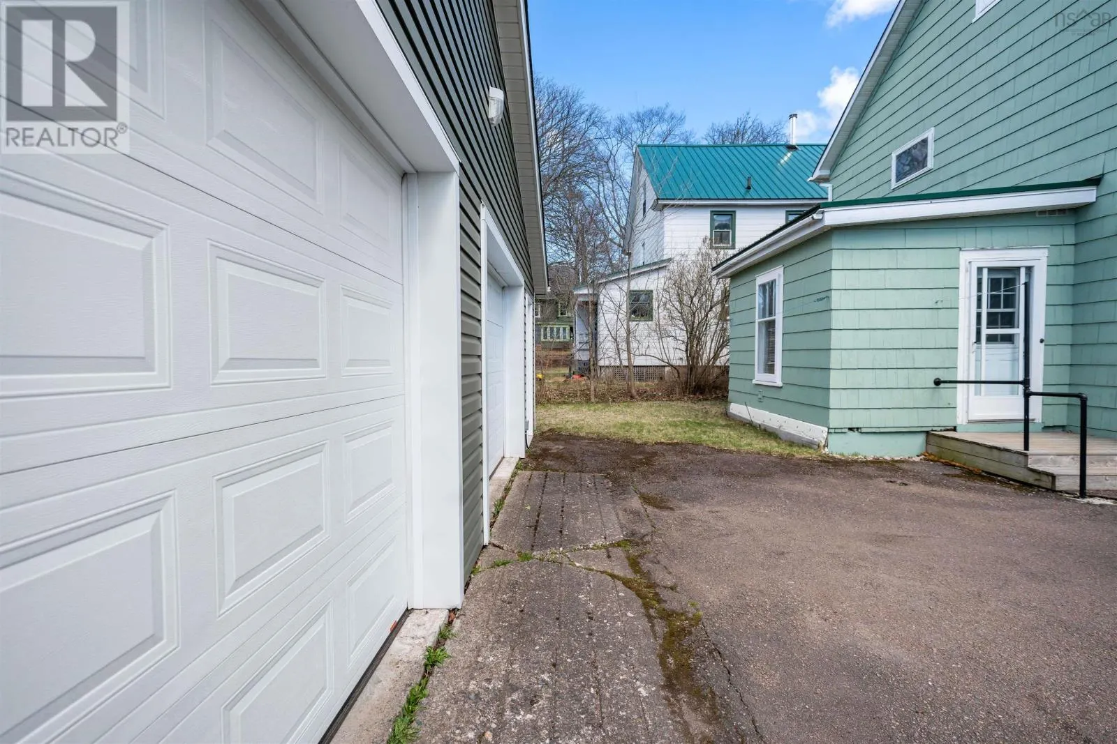 8 Robie Street