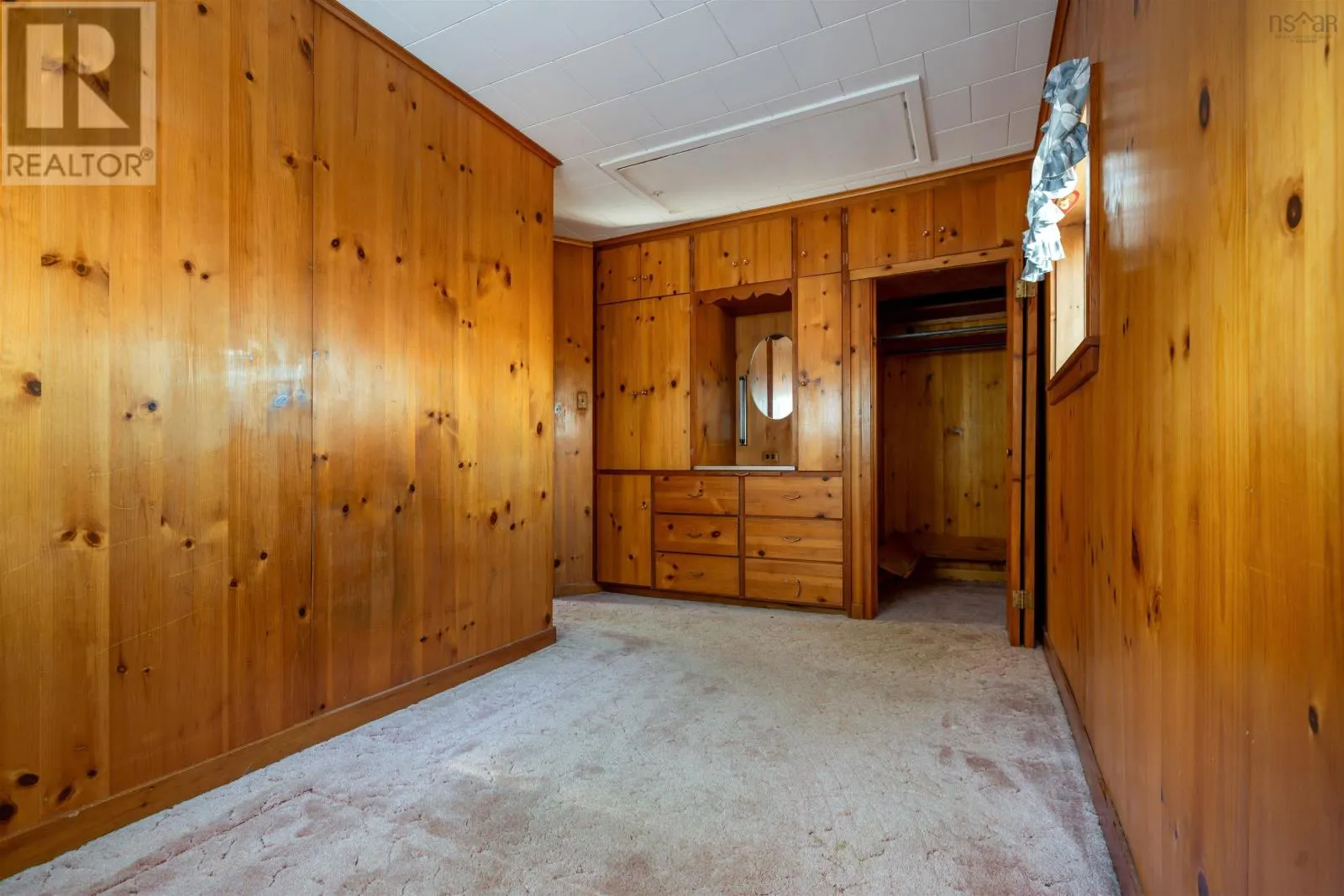 8 Robie Street