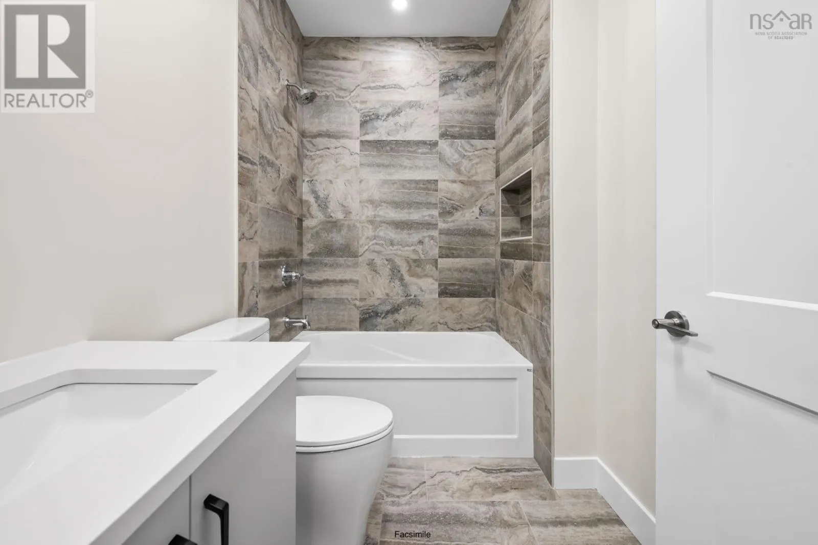 GW021 142 Gardenia Way