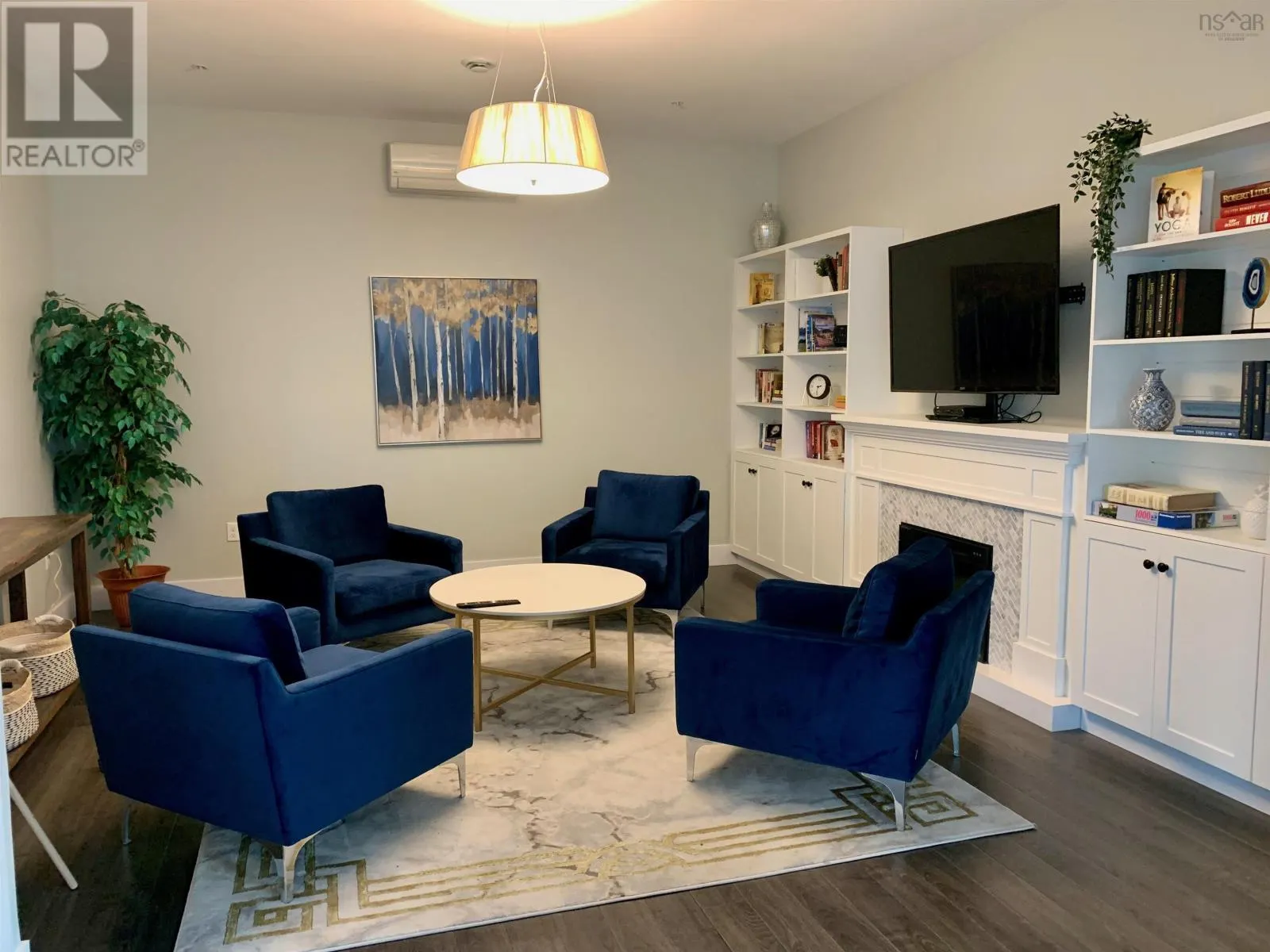 304 220 Waterfront Drive