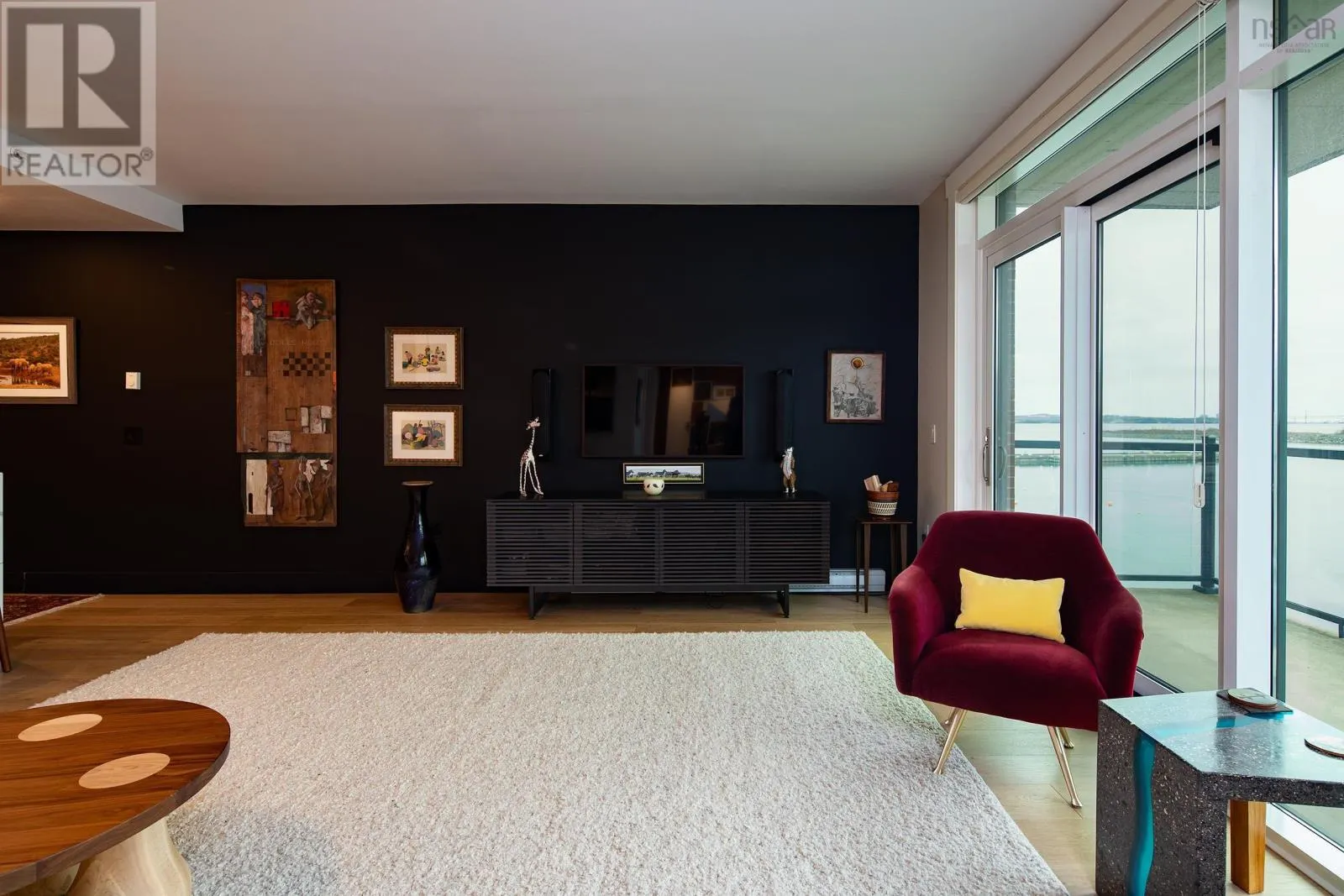 304 220 Waterfront Drive