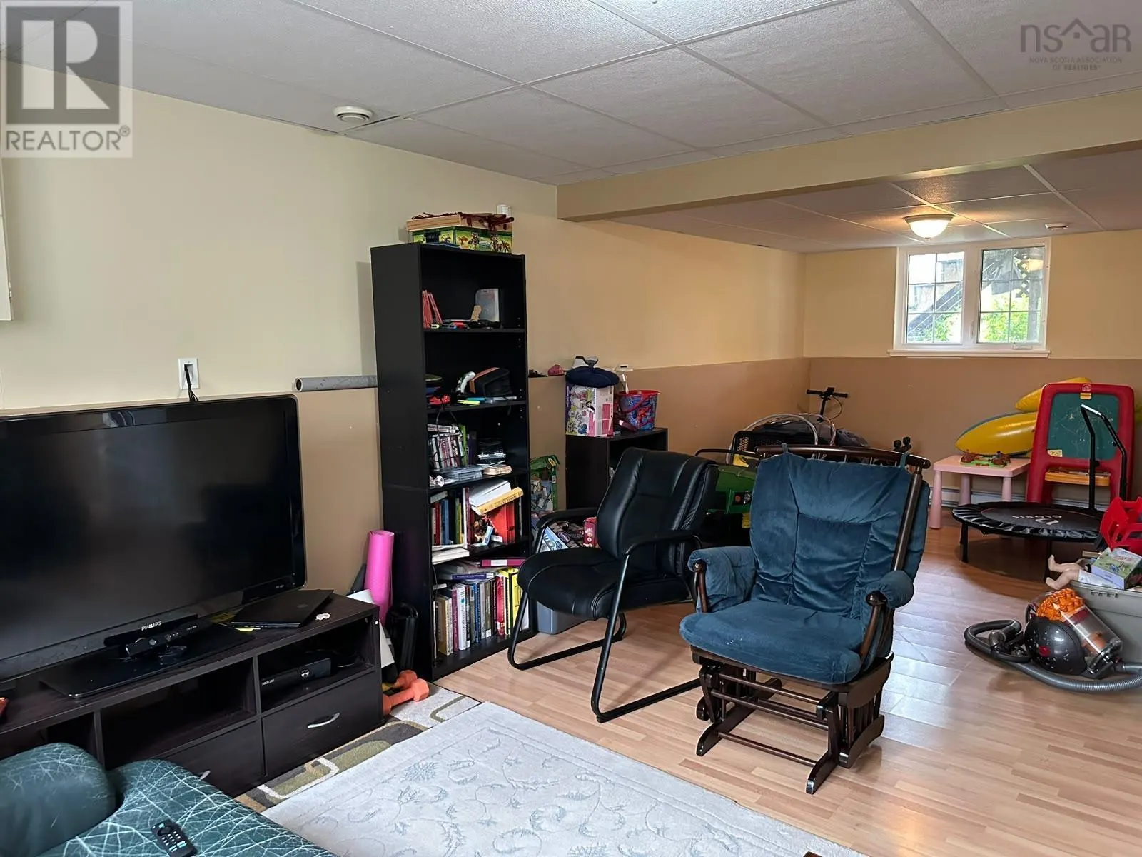12 Gillis Way