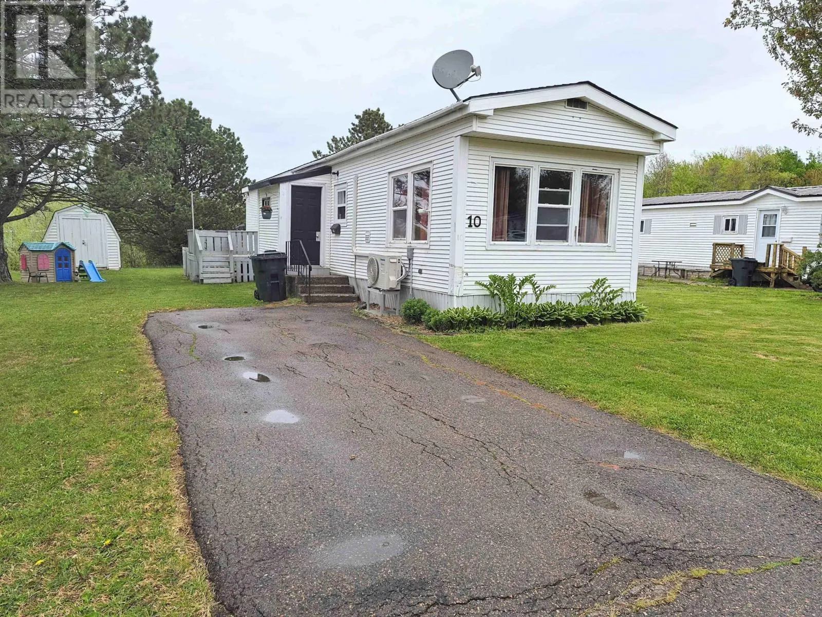 10 Bayview Drive