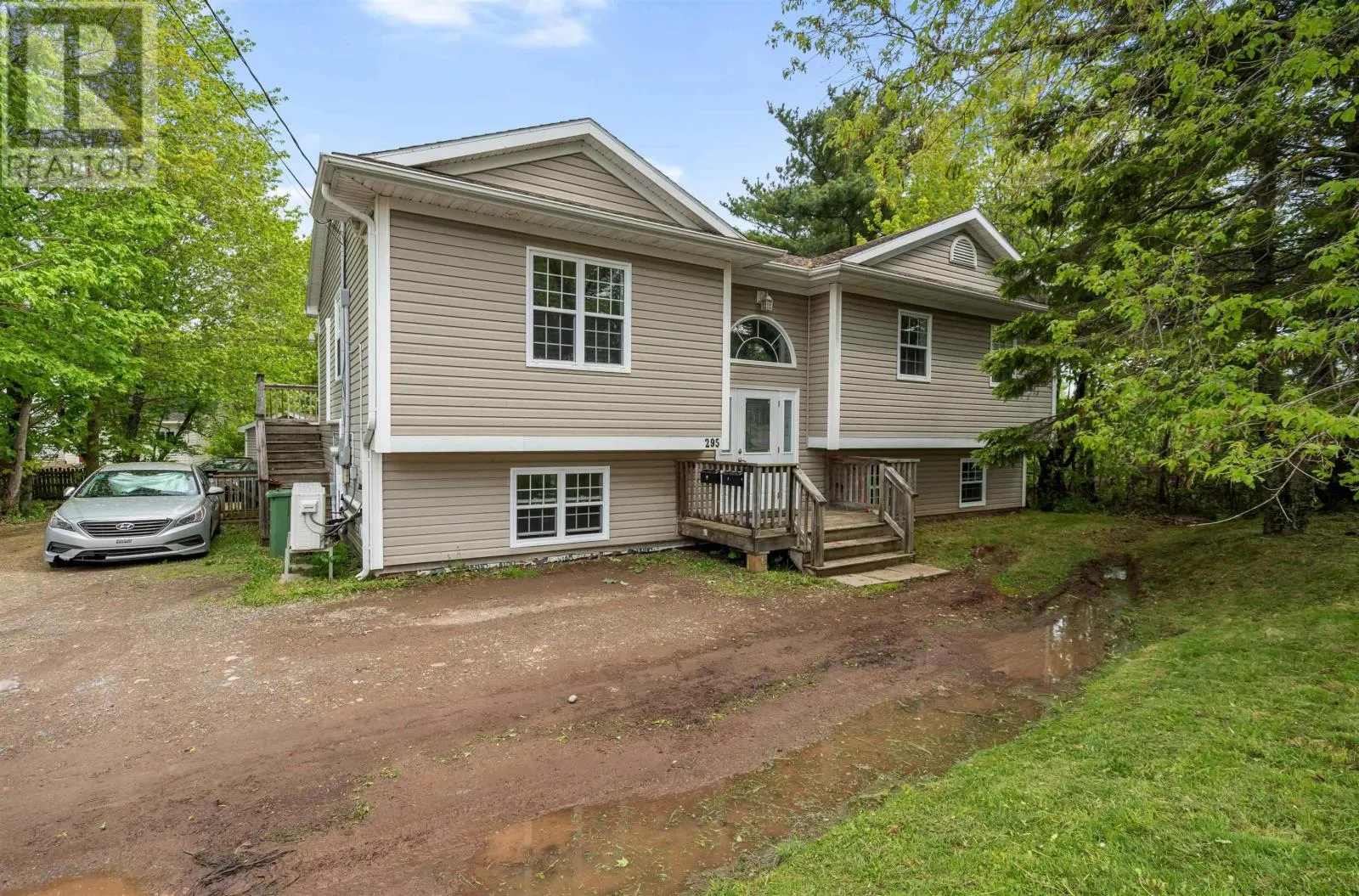 295 QUEEN Street