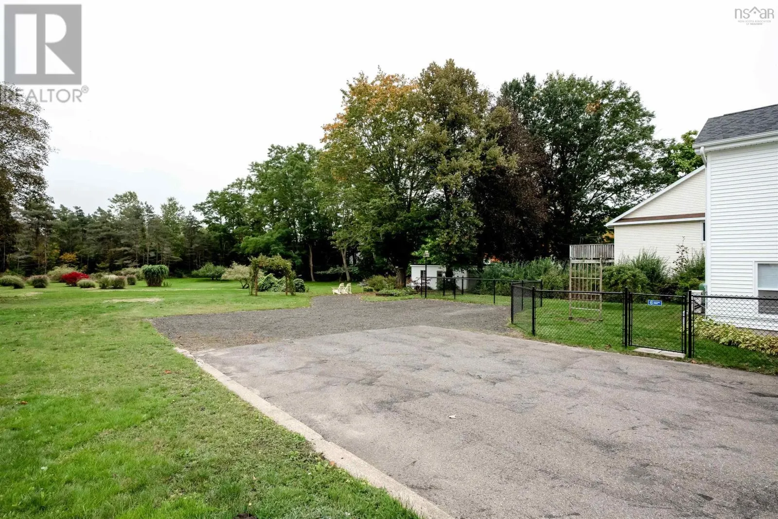 10 Connaught Ave Avenue