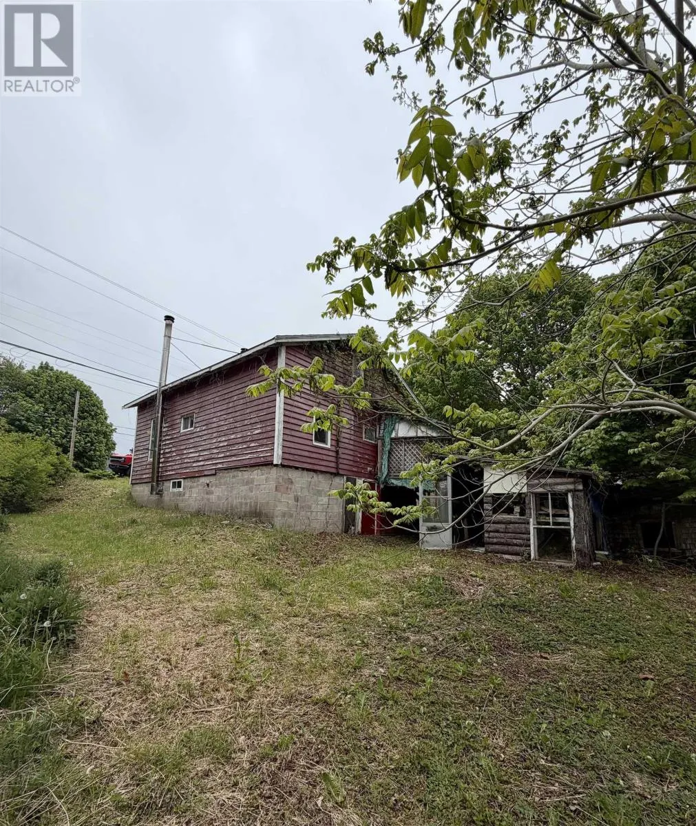 8721 Highway 101