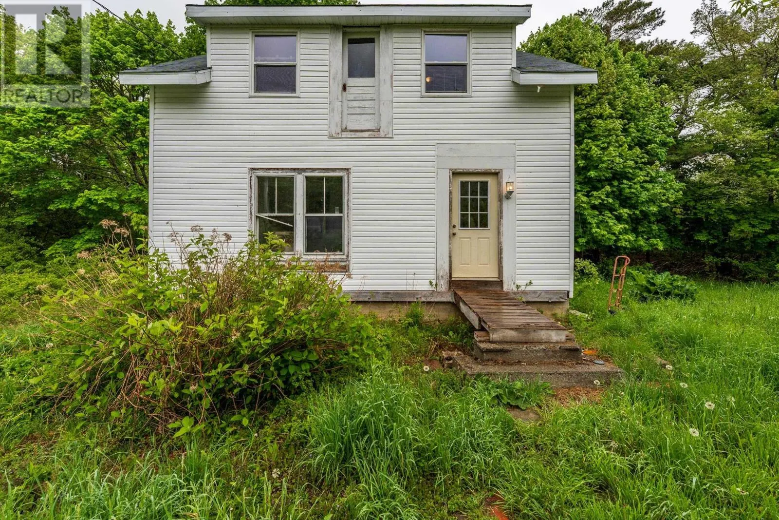 9596 Highway 8
