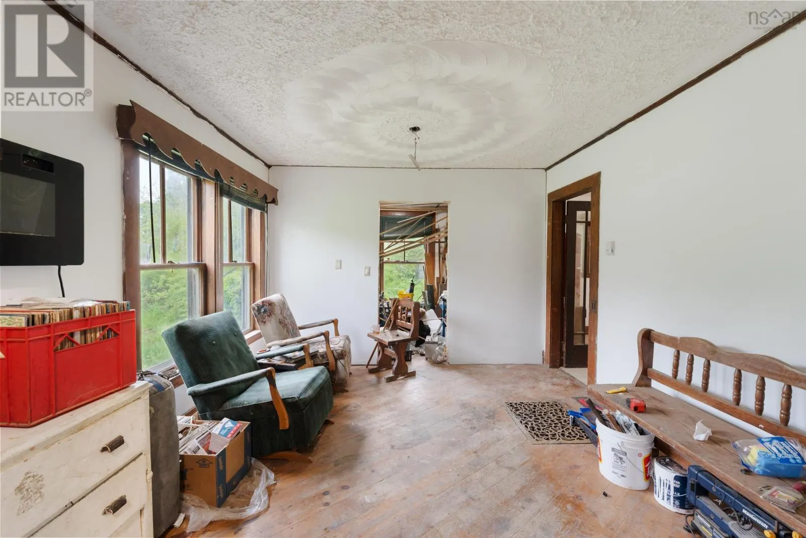 9596 Highway 8