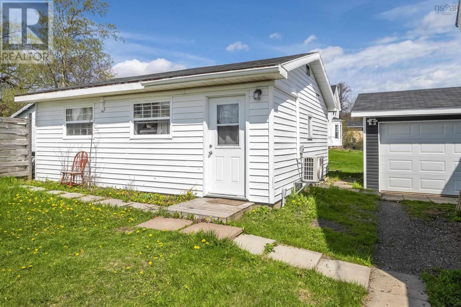 102 North Foord Street
