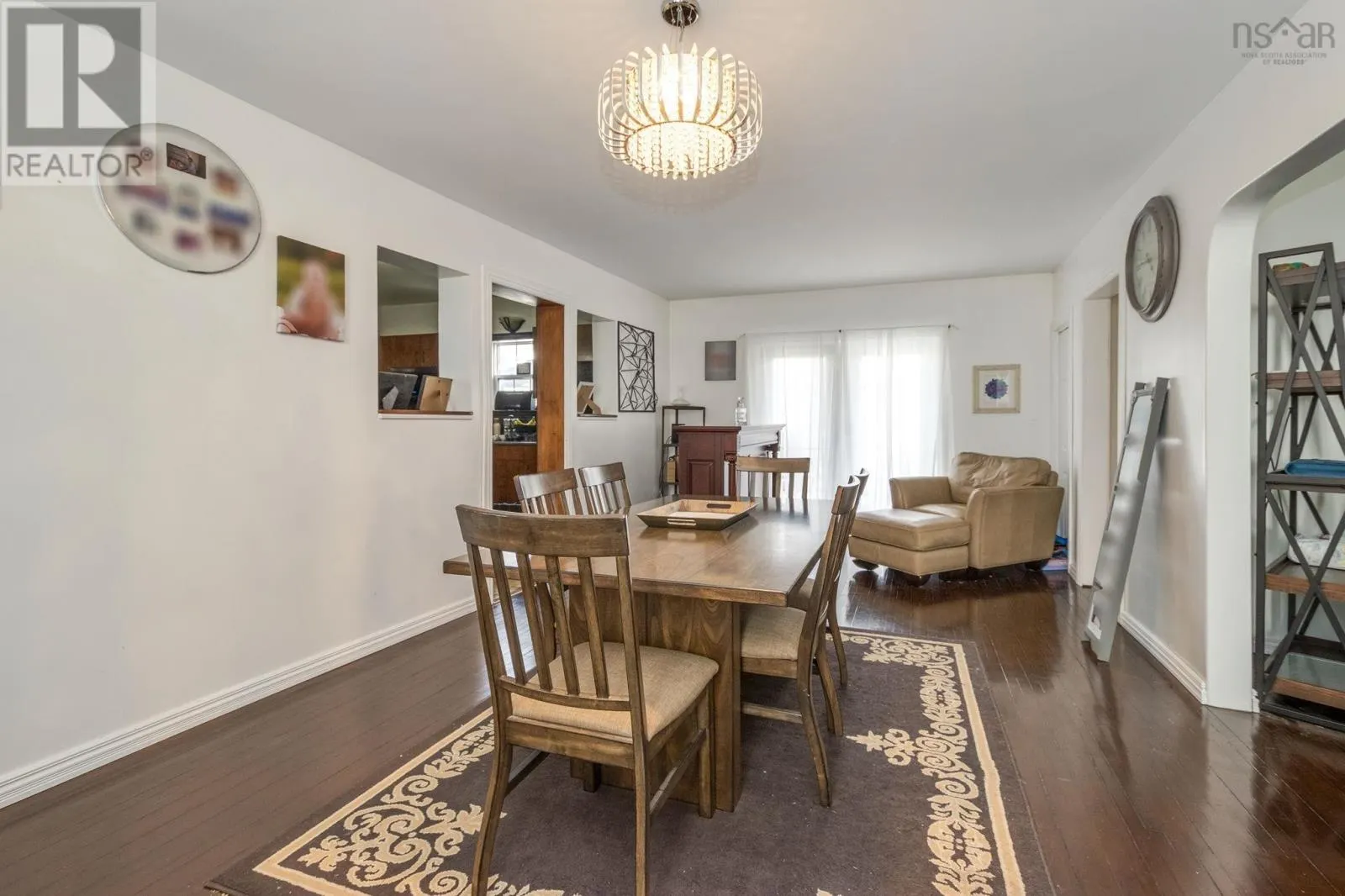 102 North Foord Street