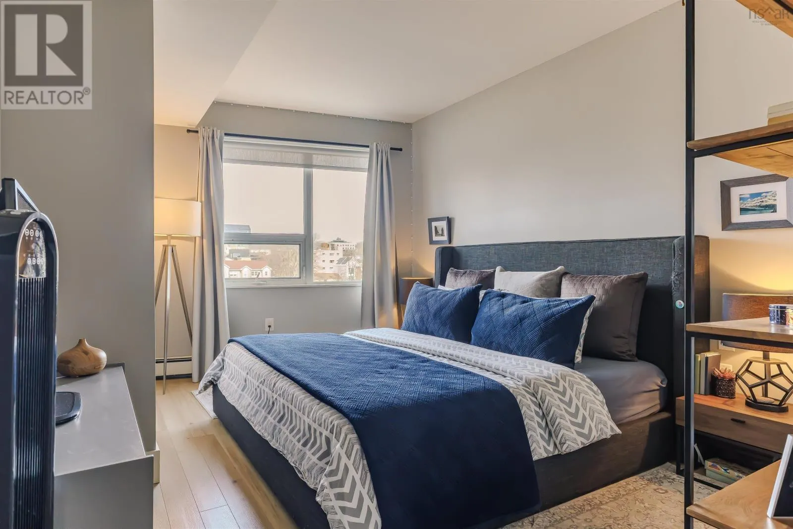 308 15 Kings Wharf Place
