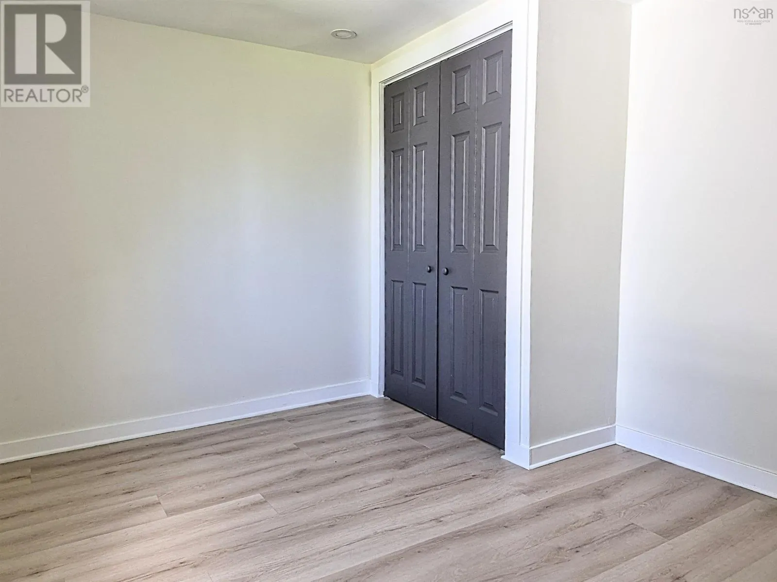 25 Brentwood Estates