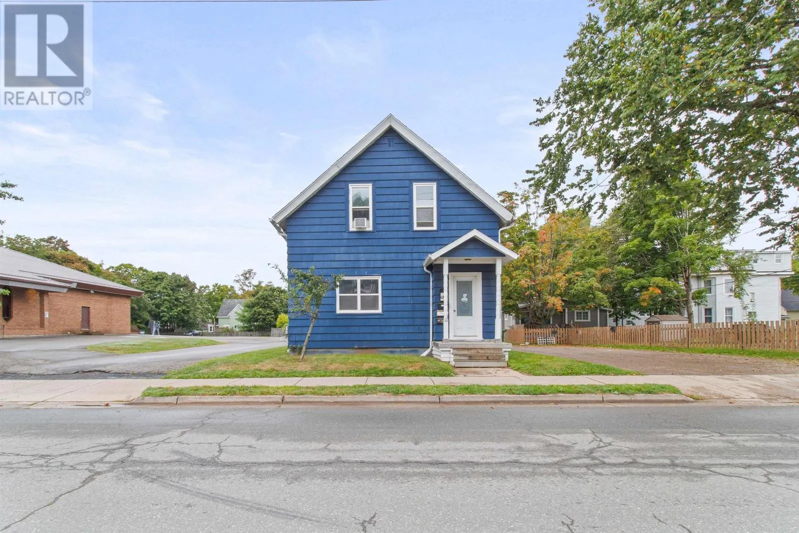 32 Pleasant Street