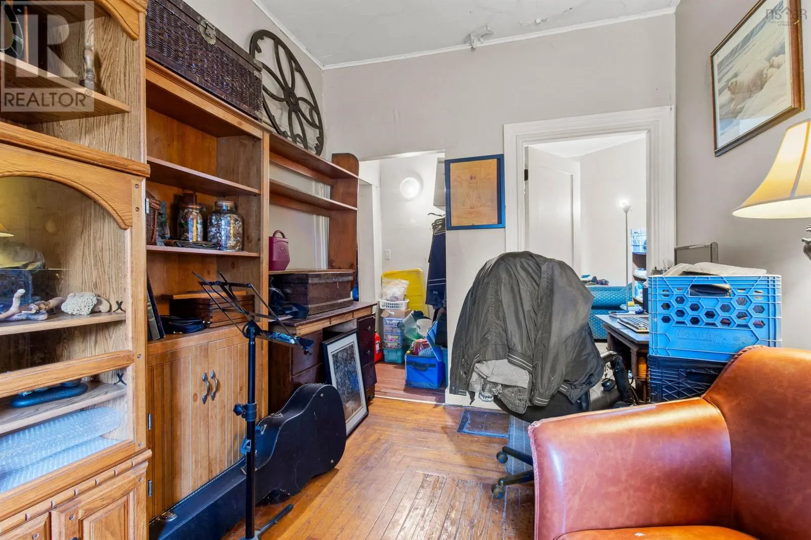 32 Pleasant Street