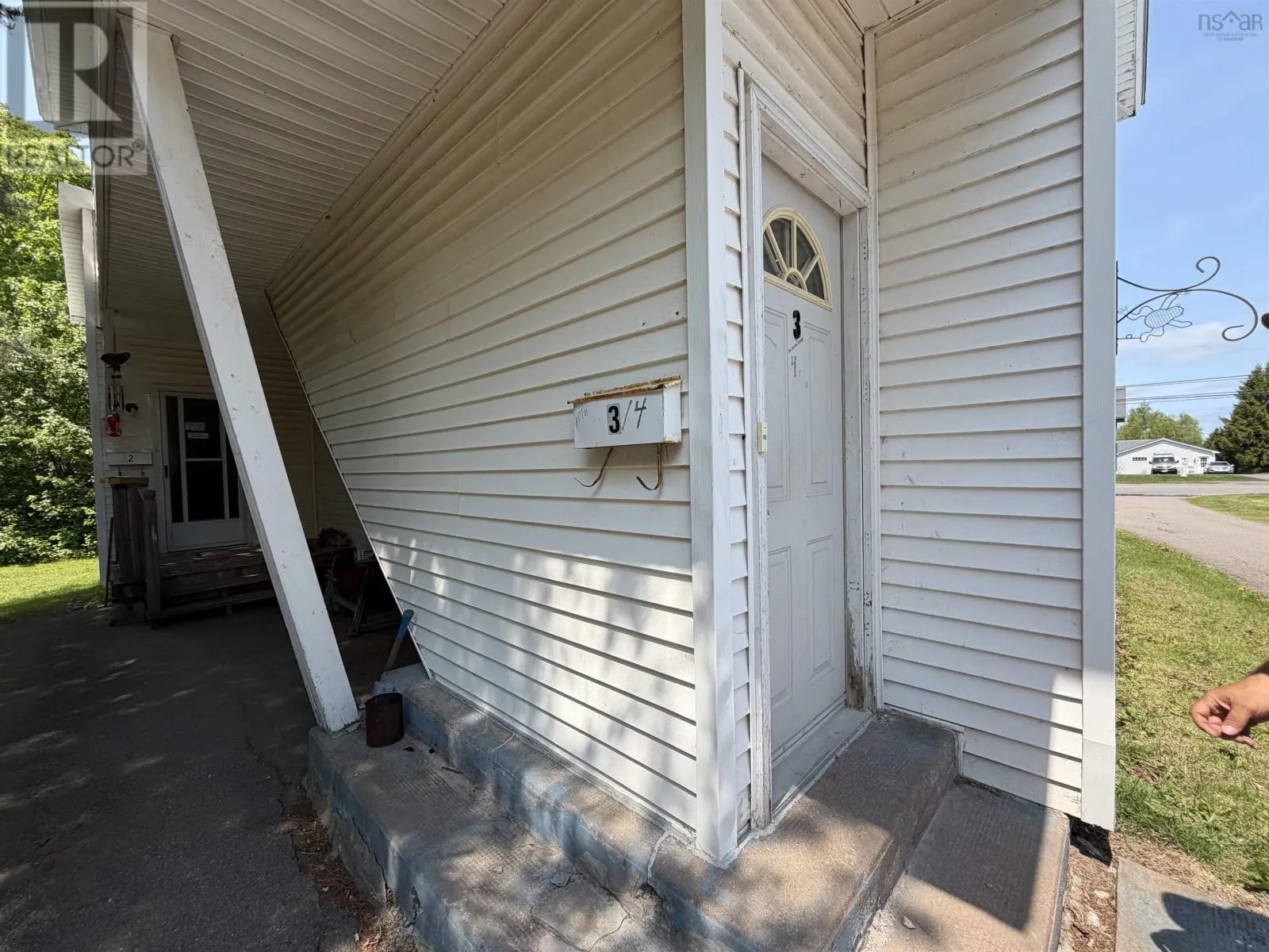 98 Victoria Street W