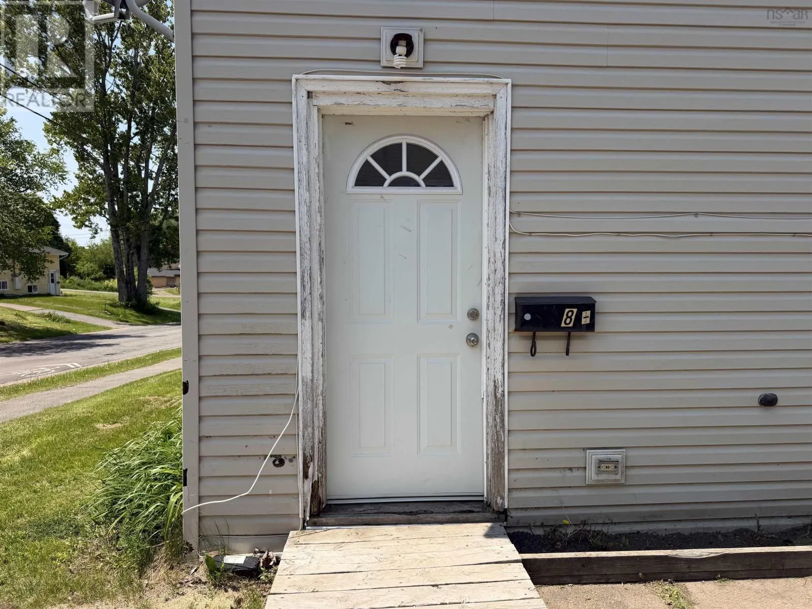 8 East Pleasant Street