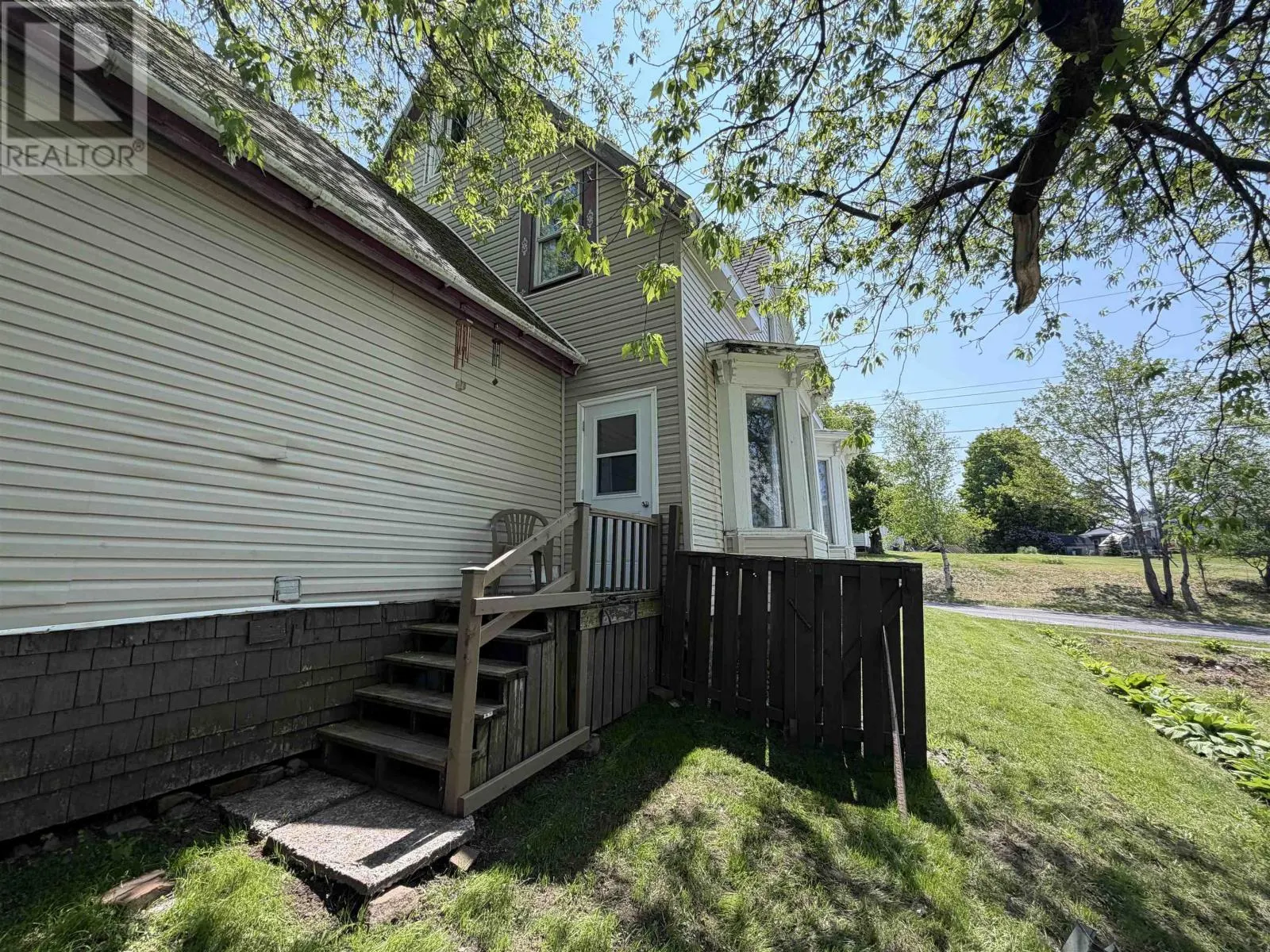 8 East Pleasant Street