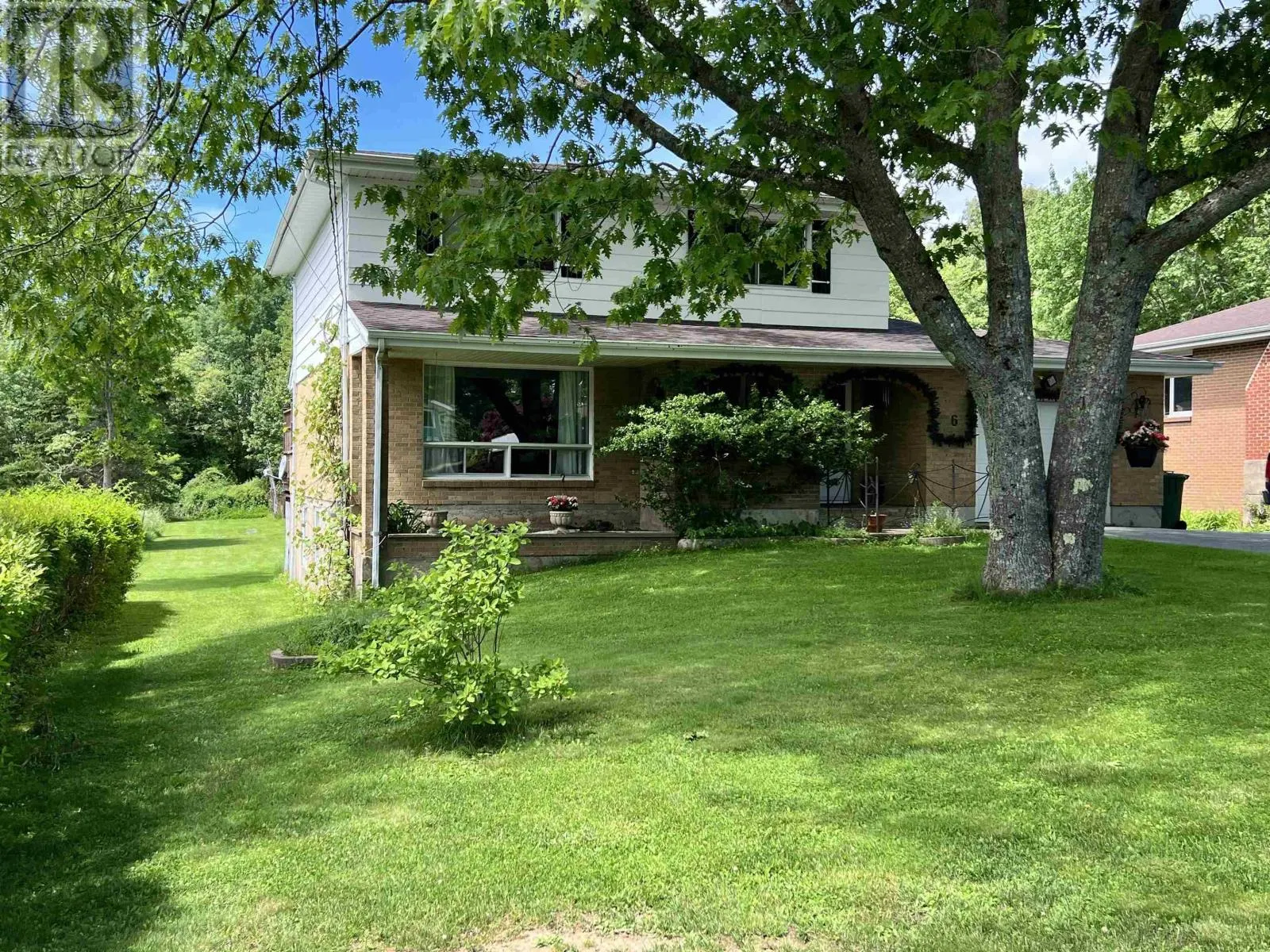 6 RAYMOND Drive