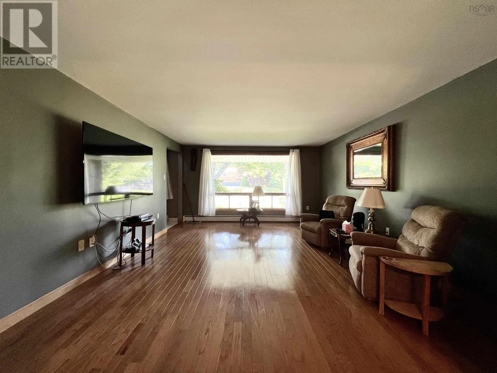 6 RAYMOND Drive