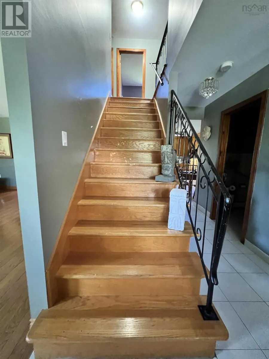 6 RAYMOND Drive