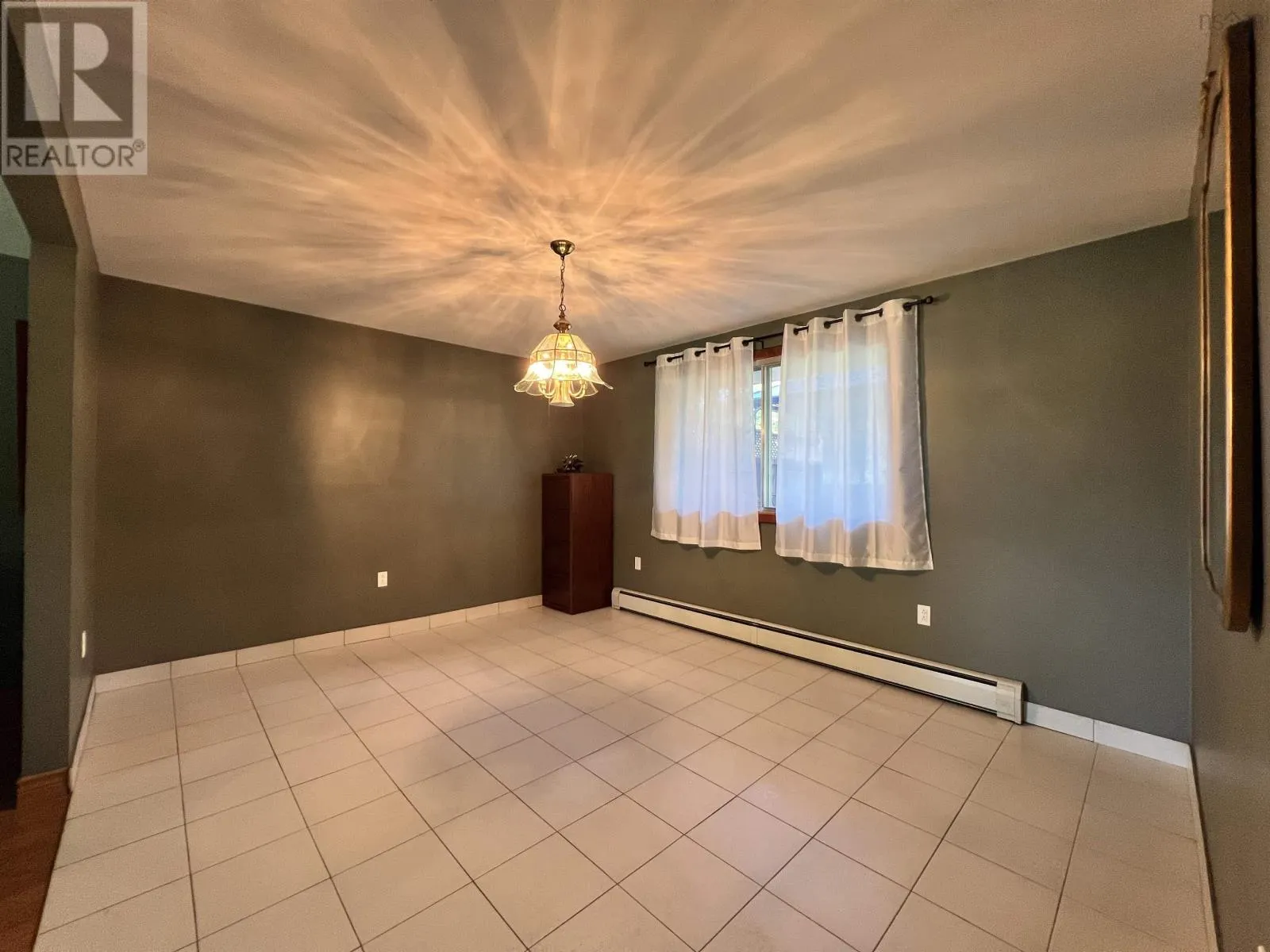 6 RAYMOND Drive