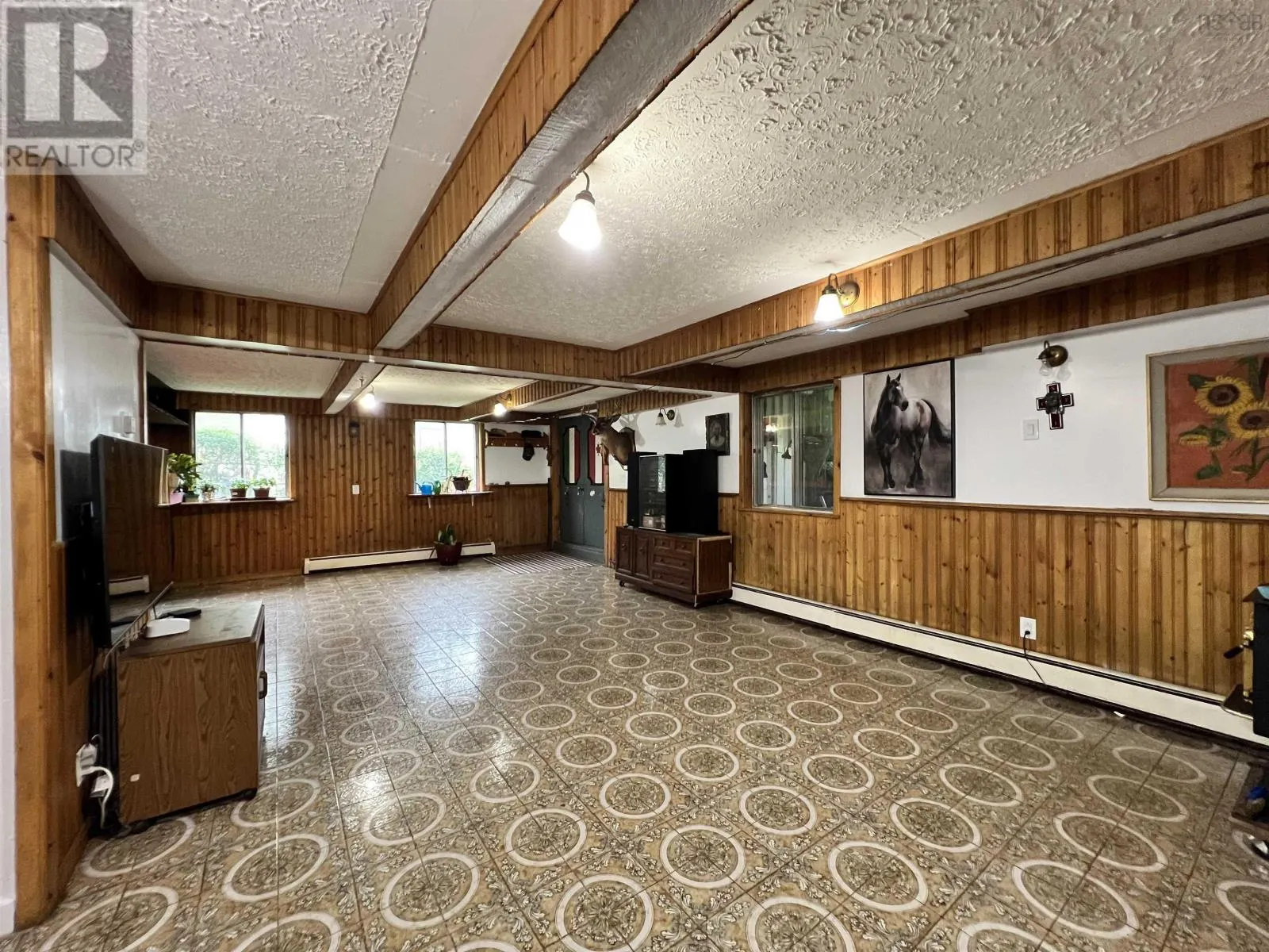 6 RAYMOND Drive