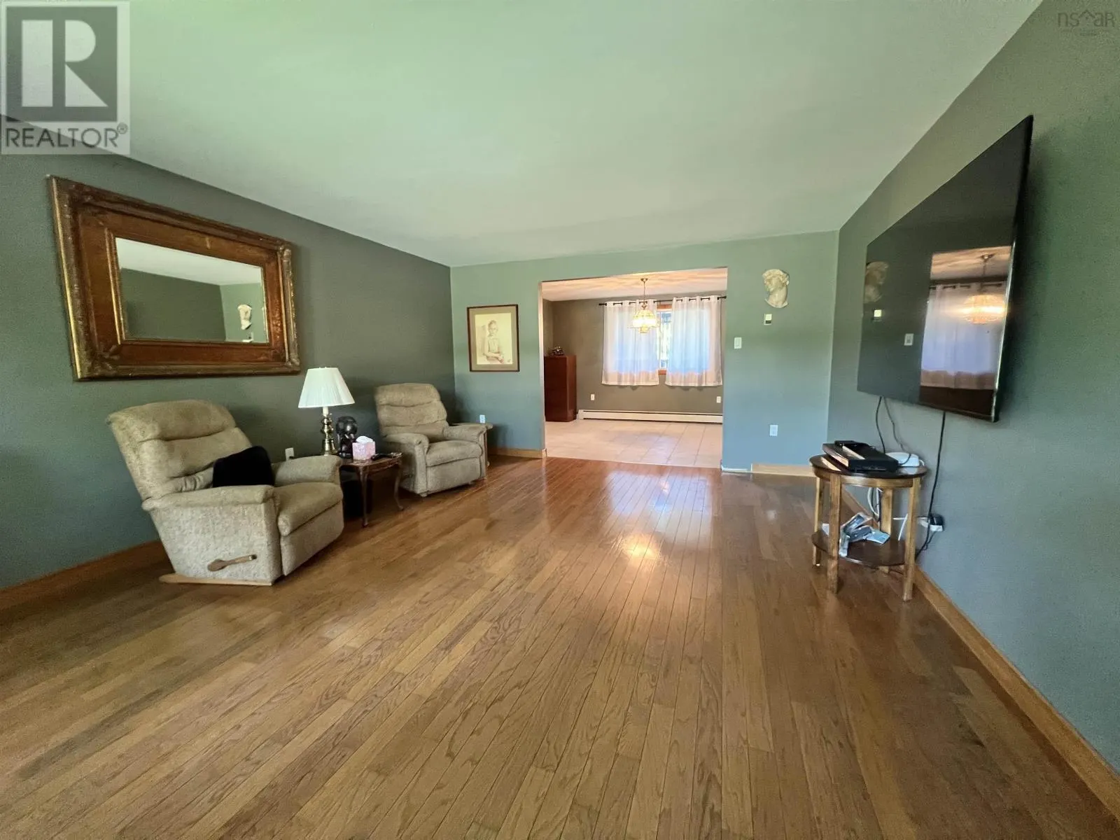6 RAYMOND Drive
