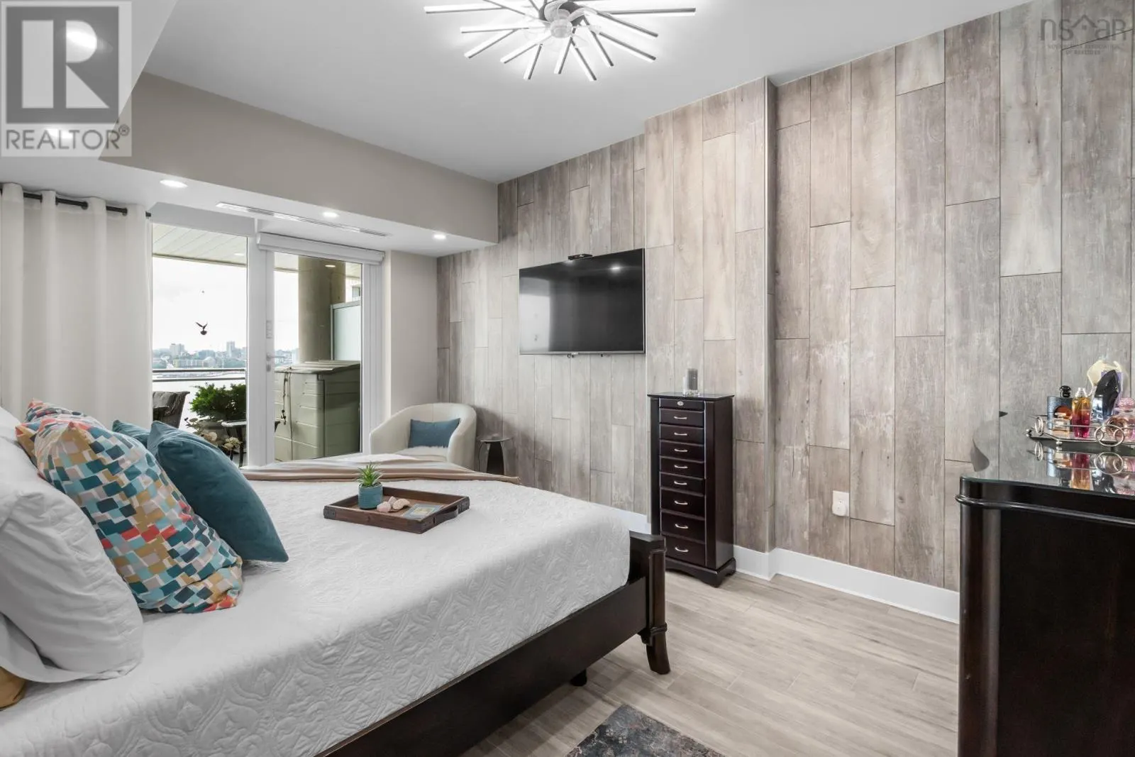 1203 31 Kings Wharf Place