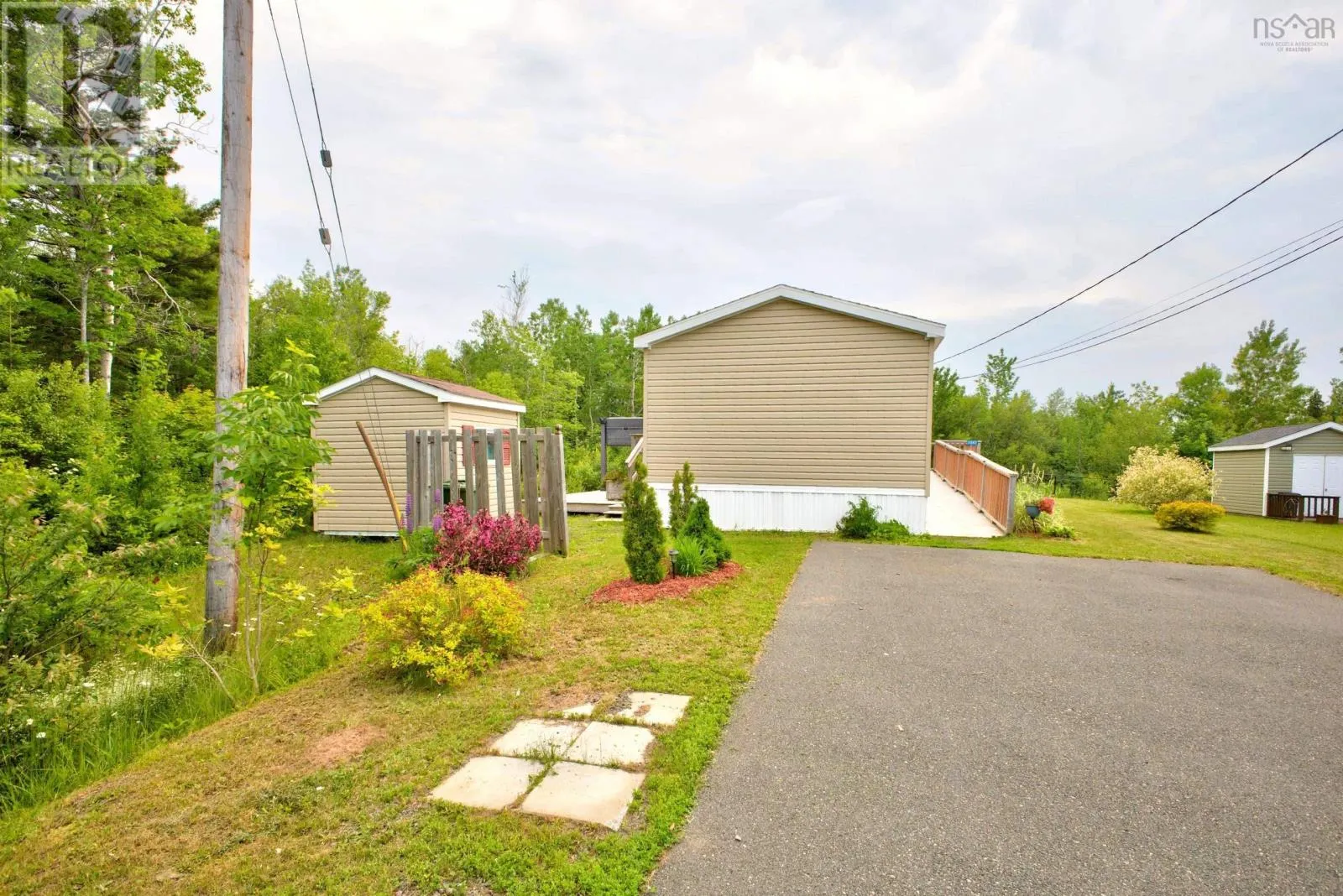 1047 GLEN FOREST Drive