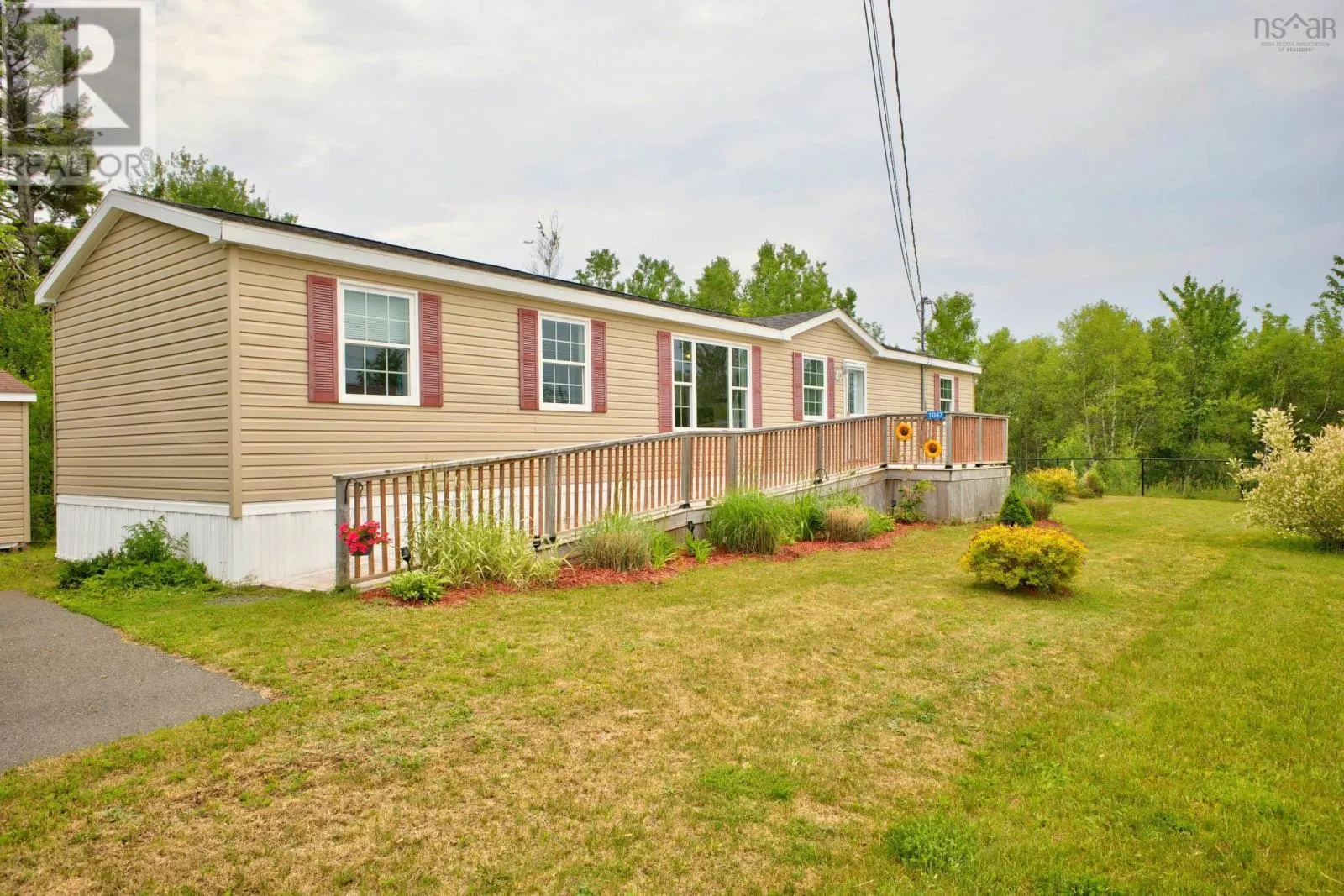 1047 GLEN FOREST Drive