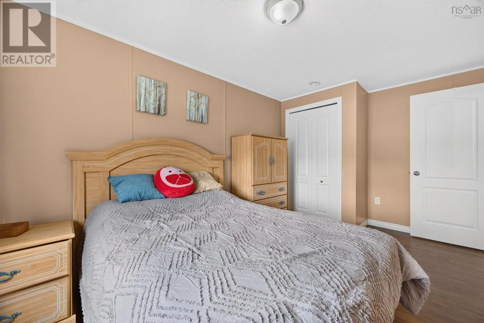1047 GLEN FOREST Drive