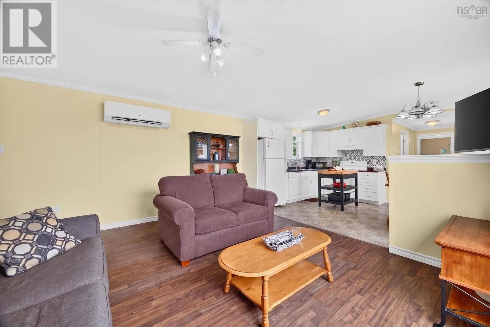 1047 GLEN FOREST Drive