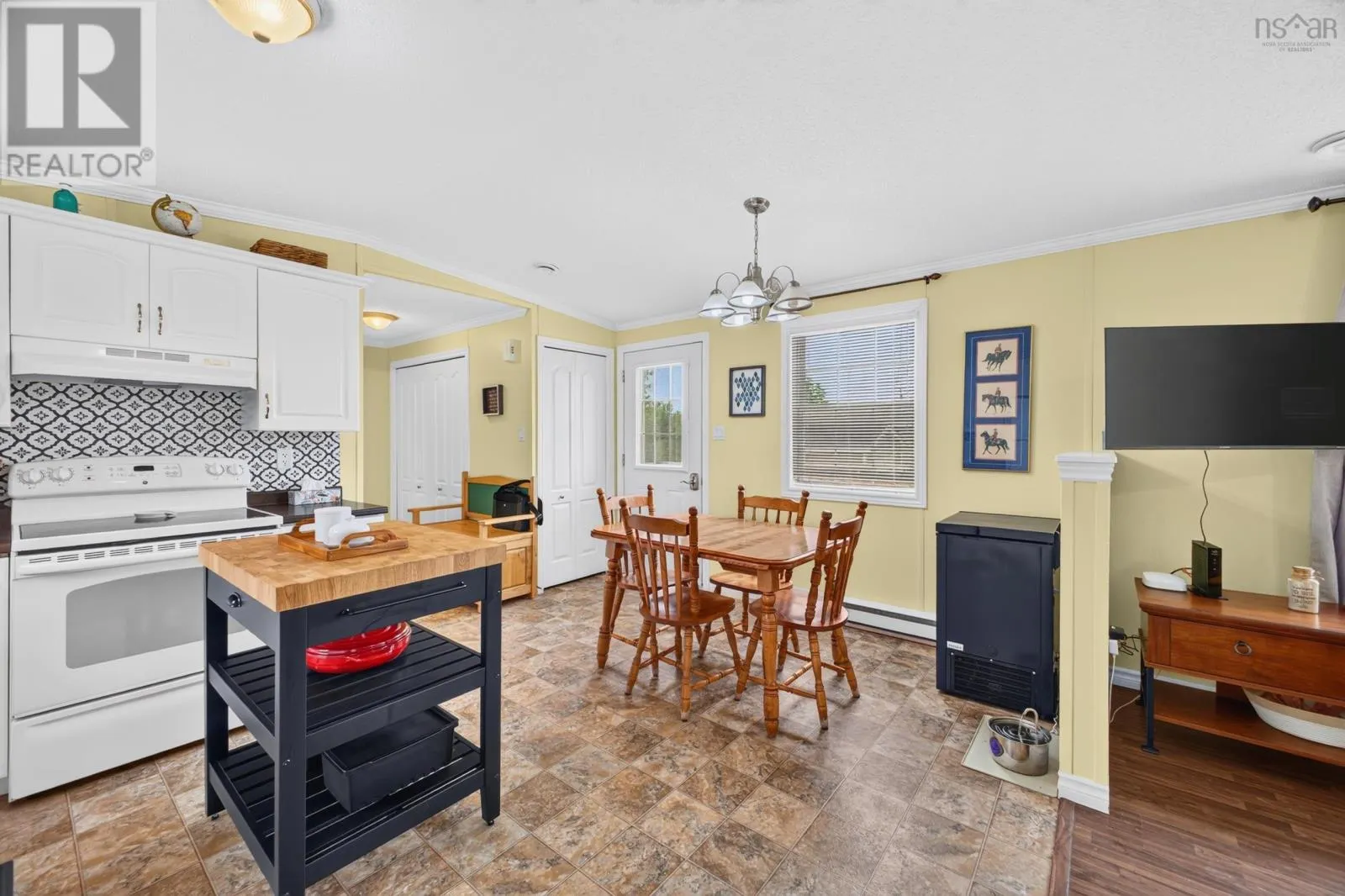 1047 GLEN FOREST Drive