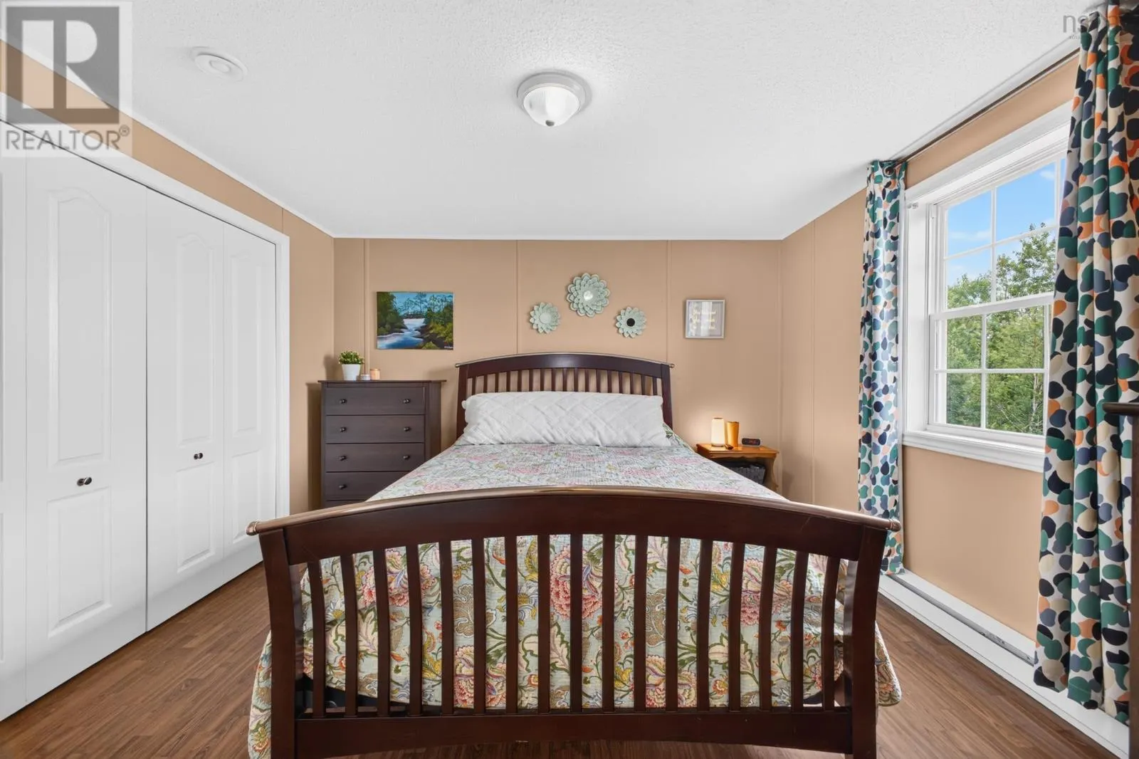 1047 GLEN FOREST Drive
