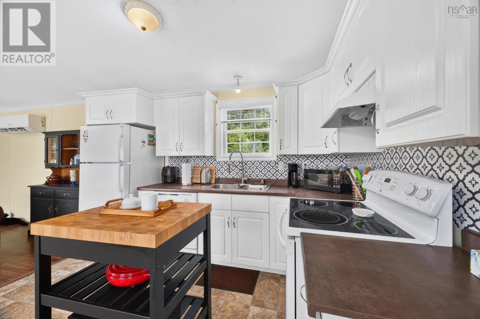 1047 GLEN FOREST Drive