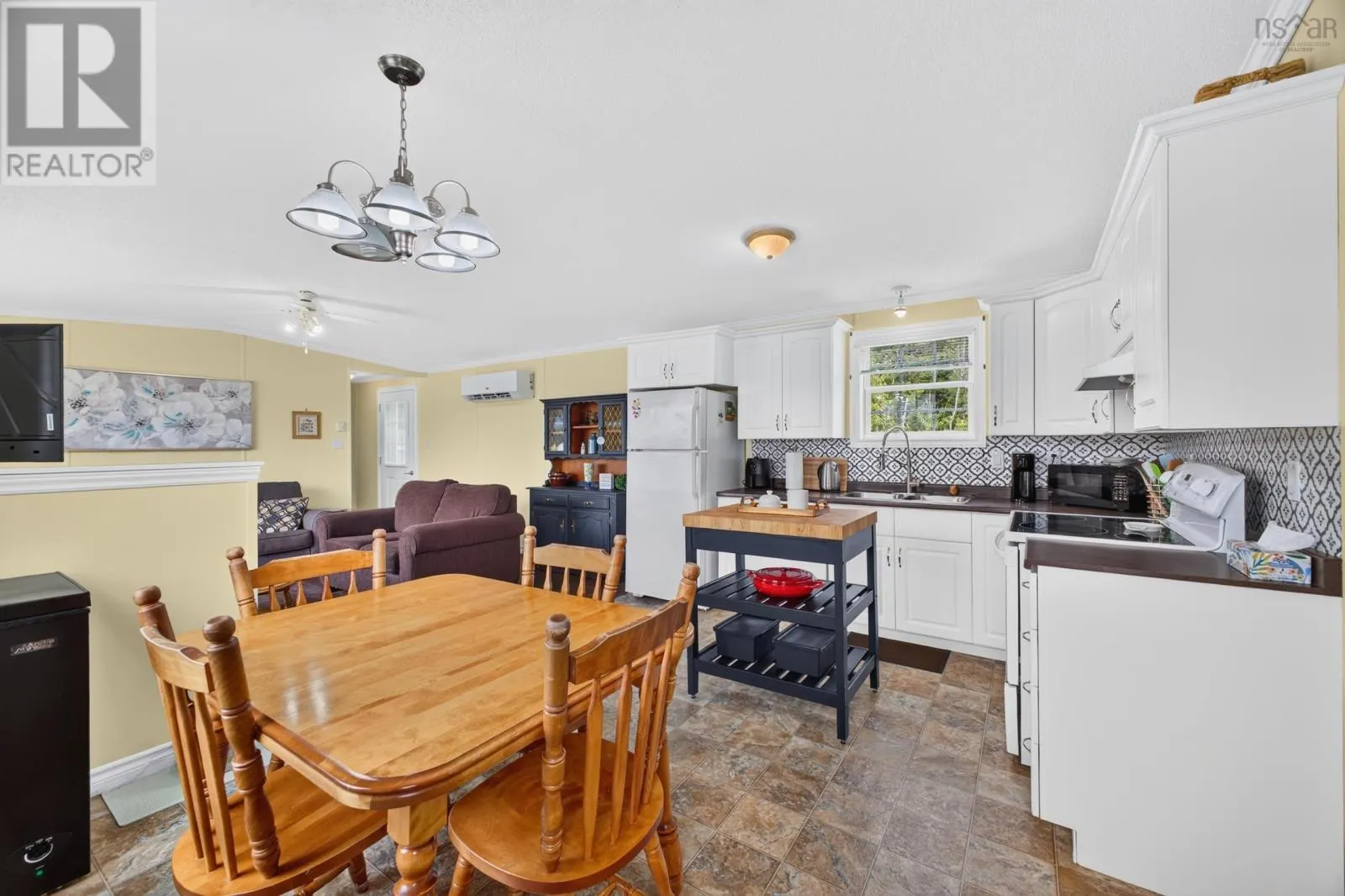1047 GLEN FOREST Drive