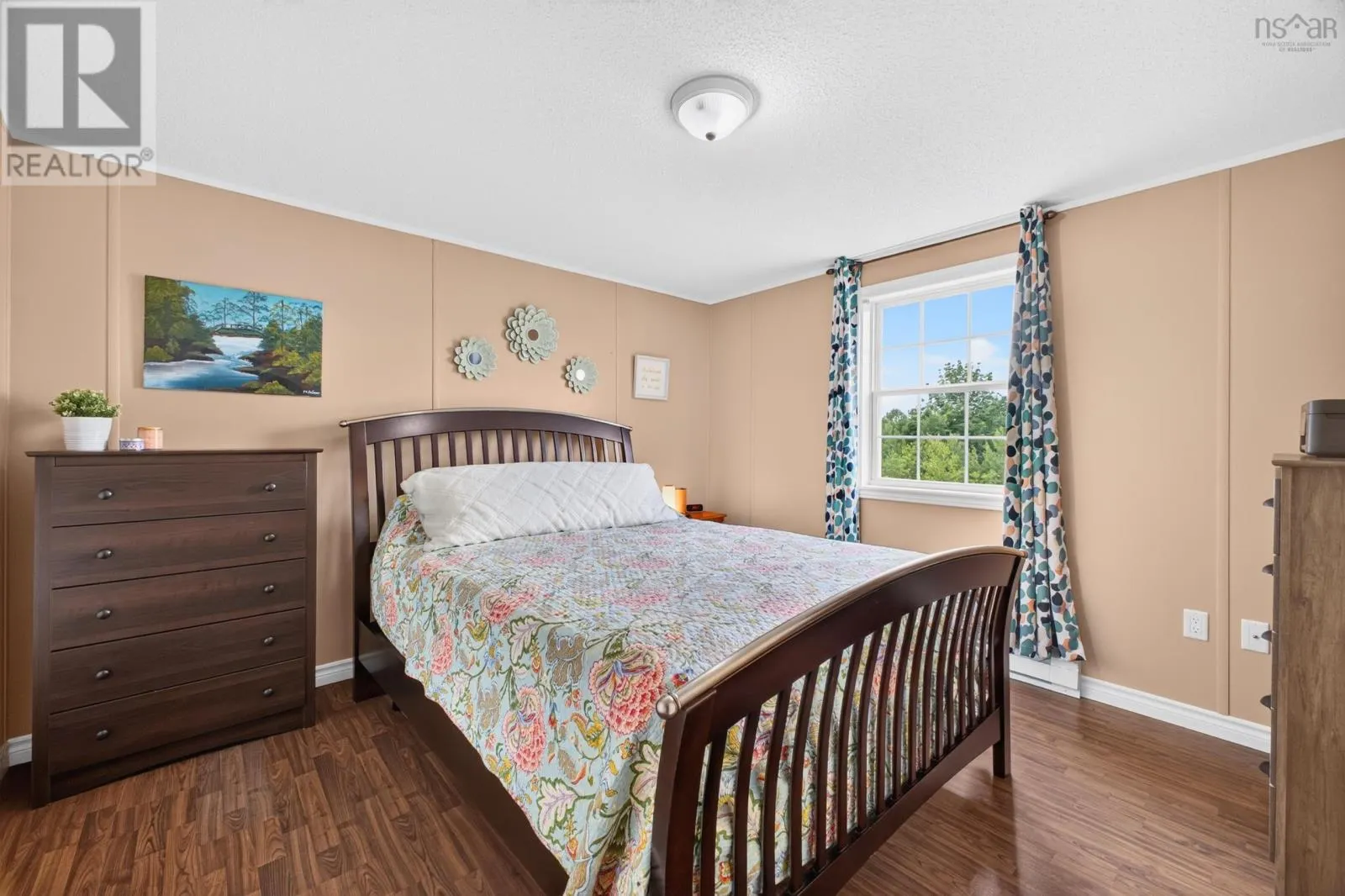 1047 GLEN FOREST Drive